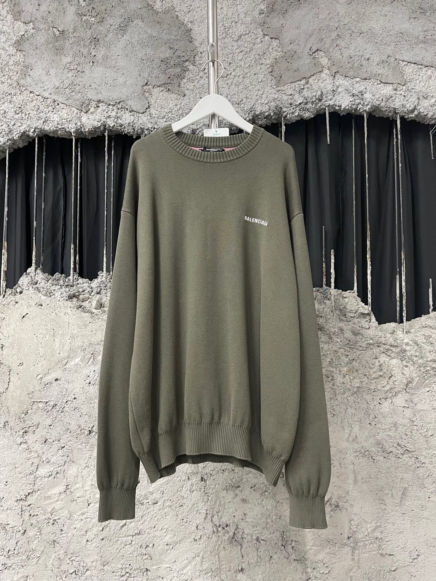 Balenciaga balenciaga oversized sweater in olive green Size US M / EU 48-50 / 2 - 1 Thumbnail