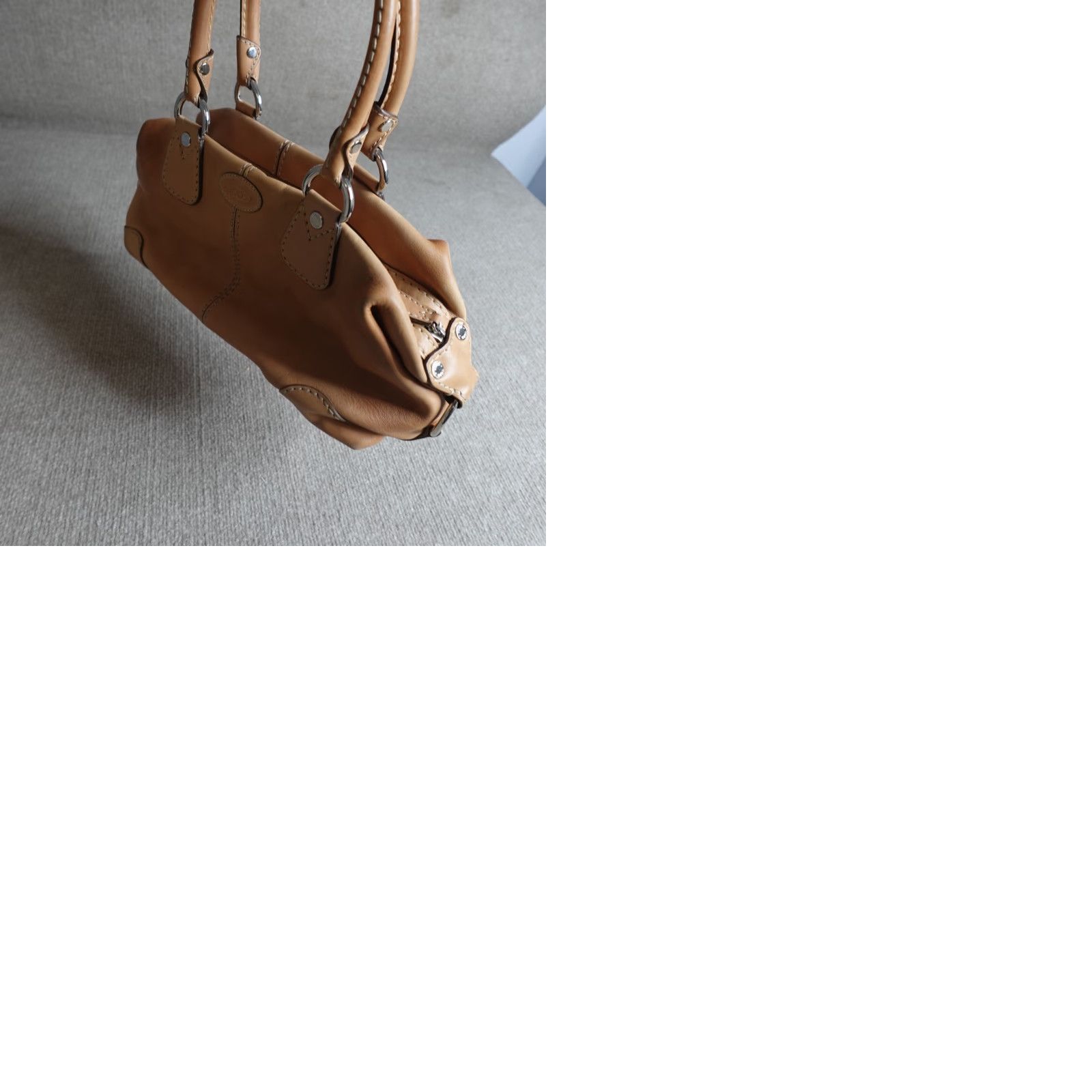 Vintage Tods D-Bag Beige Leather Tote Purse - Small, Double Handles, Zip, Lined, Casual/Party/Cocktail, Women’s, Beige/Brown, Solid Pattern Size ONE SIZE - 12 Thumbnail