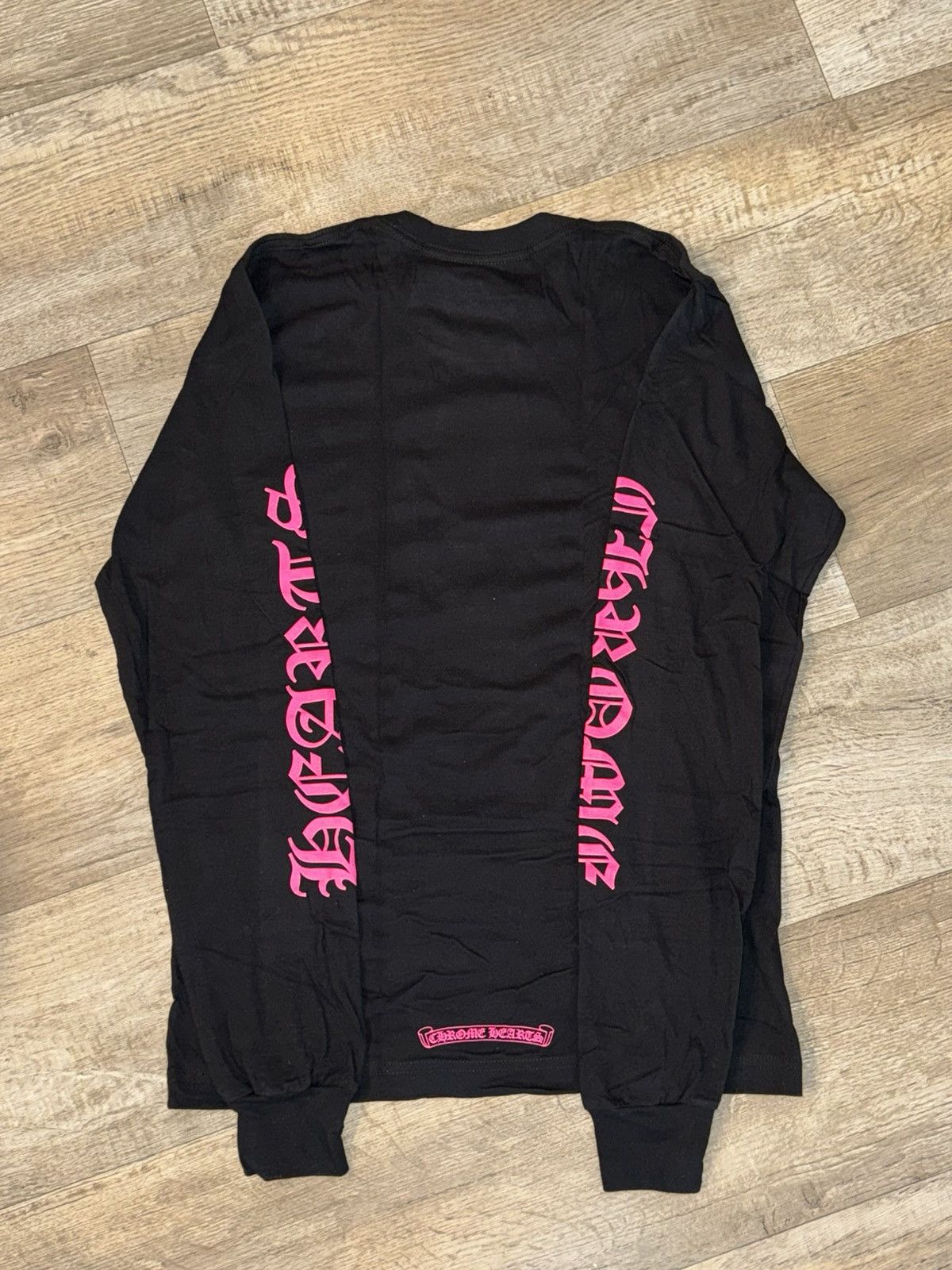 BLACK AND PINK CHROME HEARTS T SHIRT