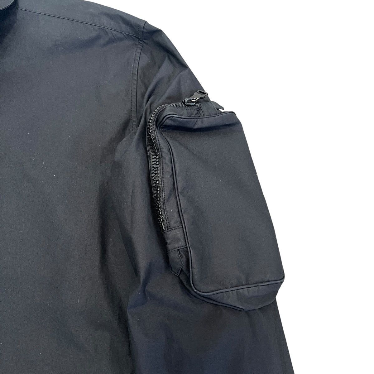 Louis Vuitton Louis Vuitton FW19 Virgil Abloh 3D Padded Pocket Nylon Shirt Size US M / EU 48-50 / 2 - 2 Thumbnail