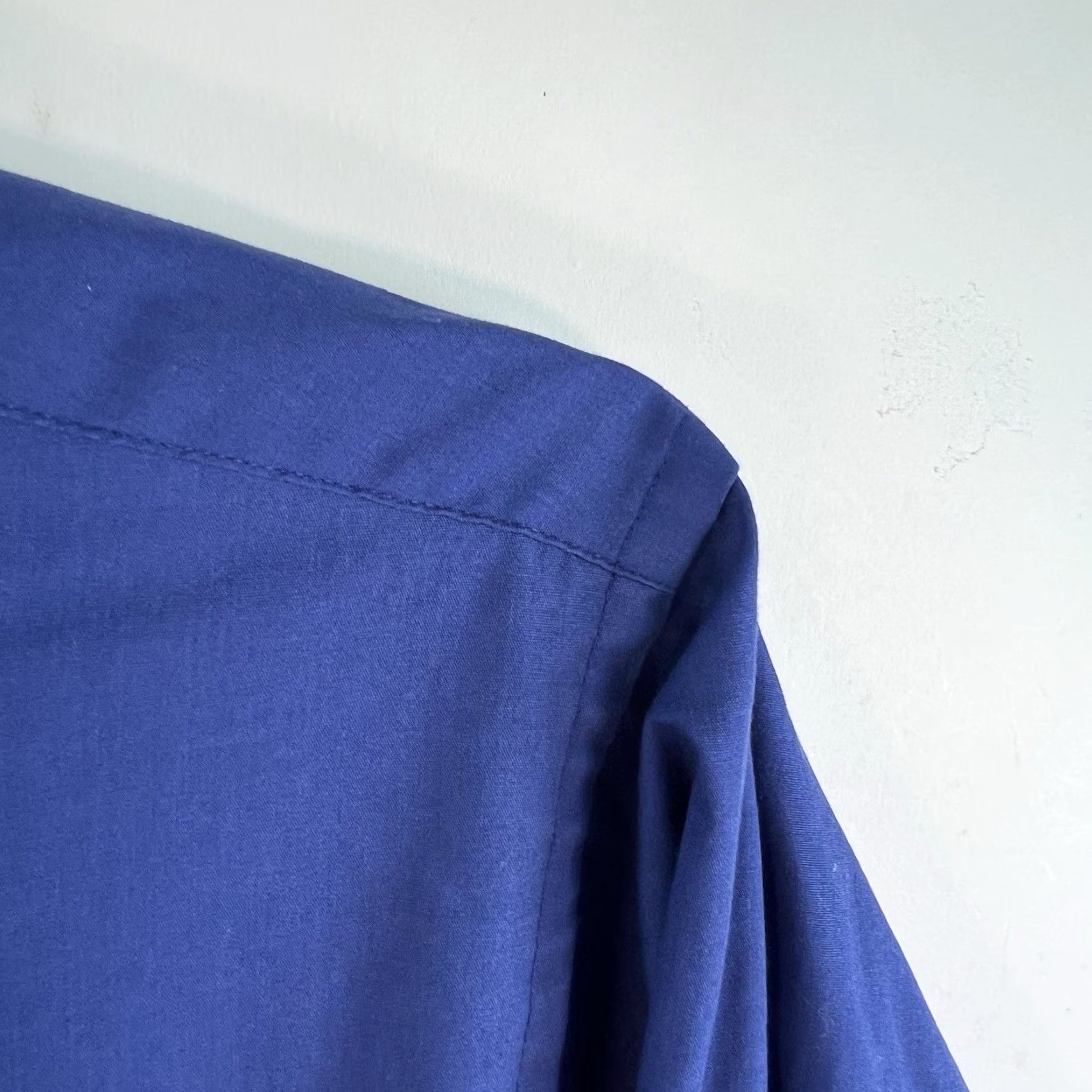 Van Heusen Van Heusen Button-Up Shirt Mens 17.5 / 35 Blue Long Sleeve Wrinkle Free Casual Size US XL / EU 56 / 4 - 2 Thumbnail