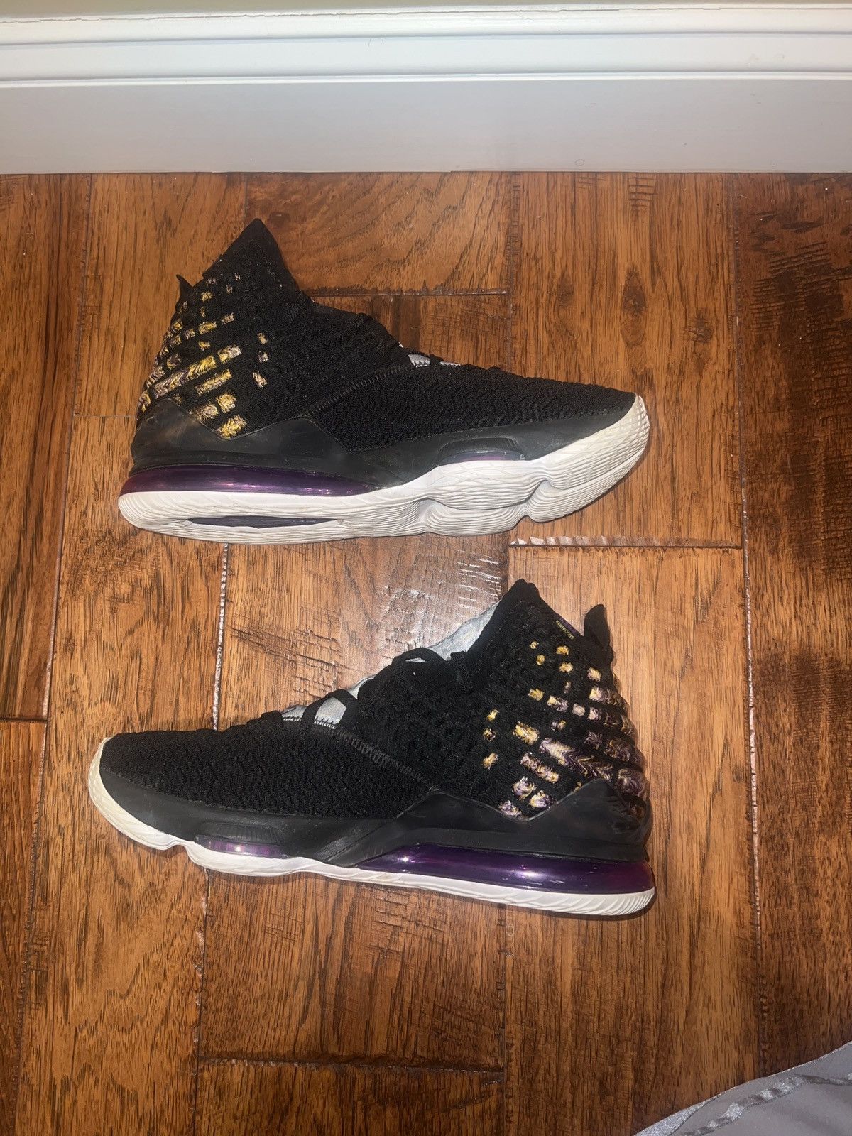 Nike NIKE LEBRON 17 XVII Air Max 2019 Jordan Lakers Yellow Purple Size US 12 / EU 45 - 2 Thumbnail