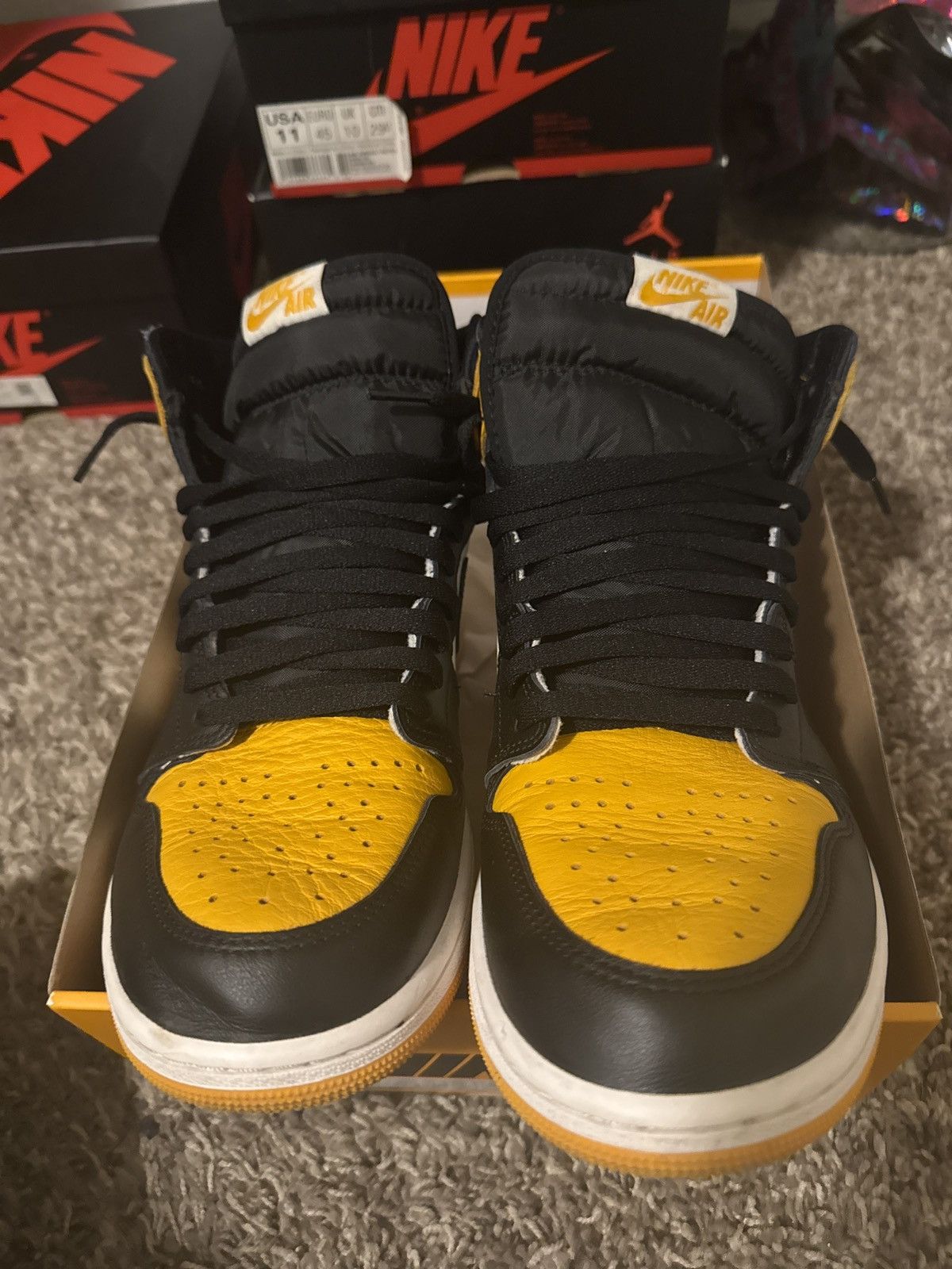 Jordan Brand × Nike Nike Air Jordan 1 “Taxi” Size US 11 / EU 44 - 4 Thumbnail