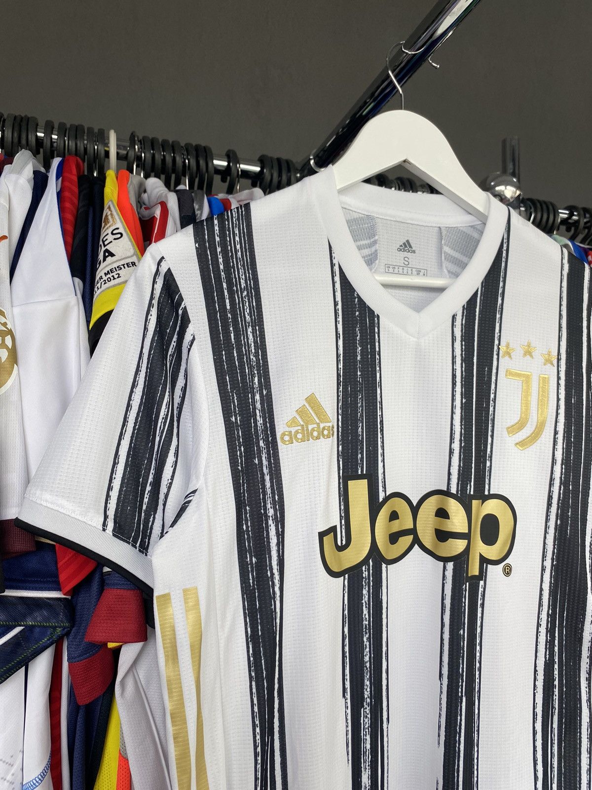 Adidas 2020/21 ADIDAS JUVENTUS HOME SOCCER FOOTBALL JERSEY SHIRT Size US S / EU 44-46 / 1 - 3 Thumbnail
