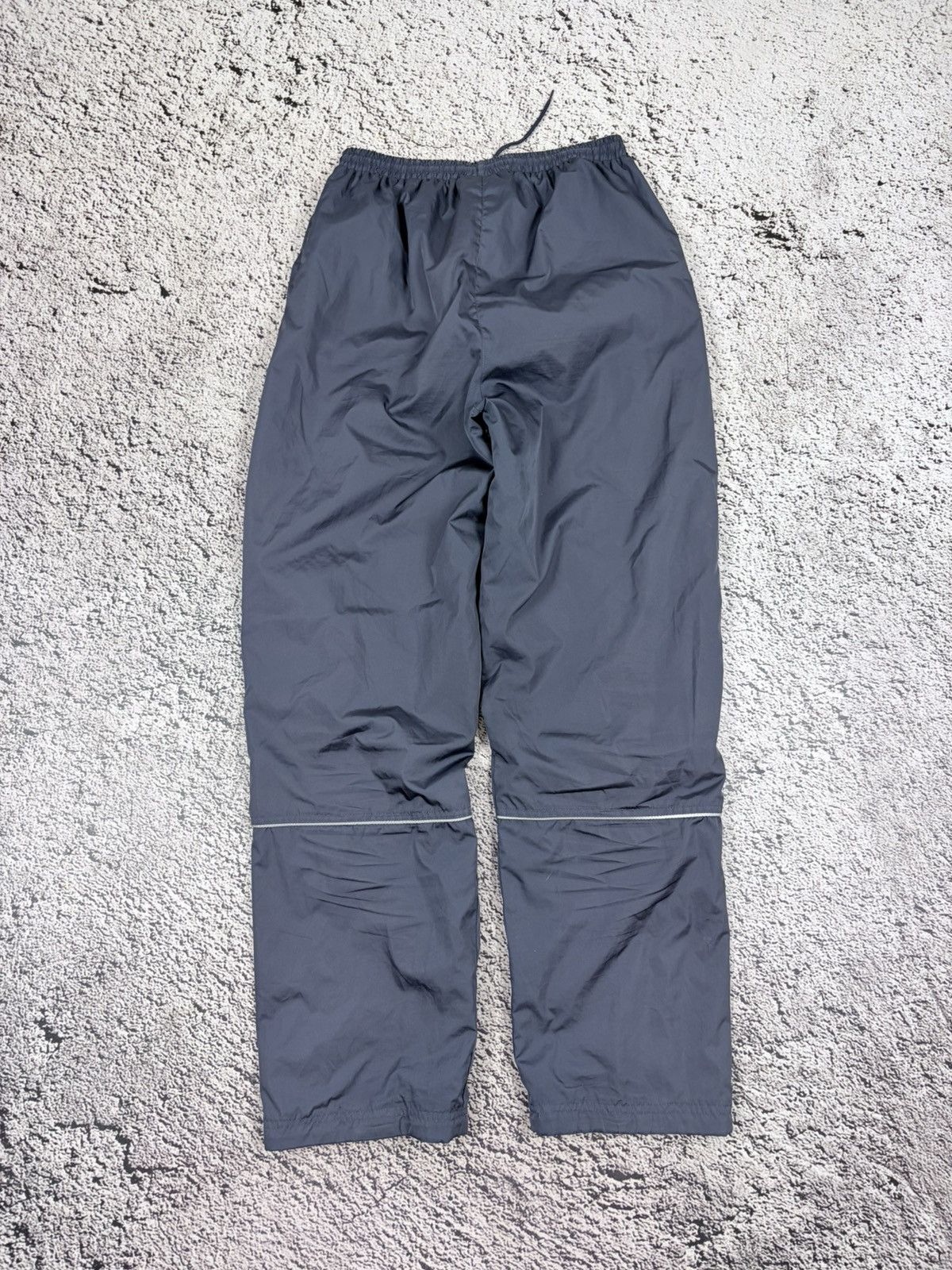 Umbro Vintage Umbro Nylon Track Pants Grey Y2K Blokecore Size US 30 / EU 46 - 5 Thumbnail