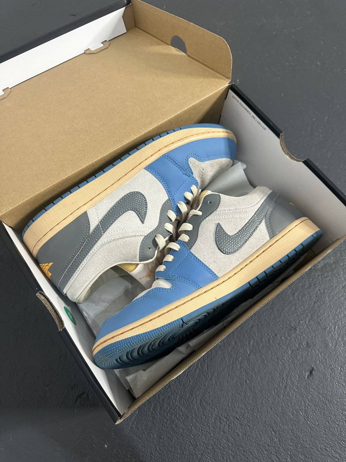 Nike Jordan 1 Low (Vintage UNC Grey) Size US 9.5 / EU 42-43 - 4 Thumbnail