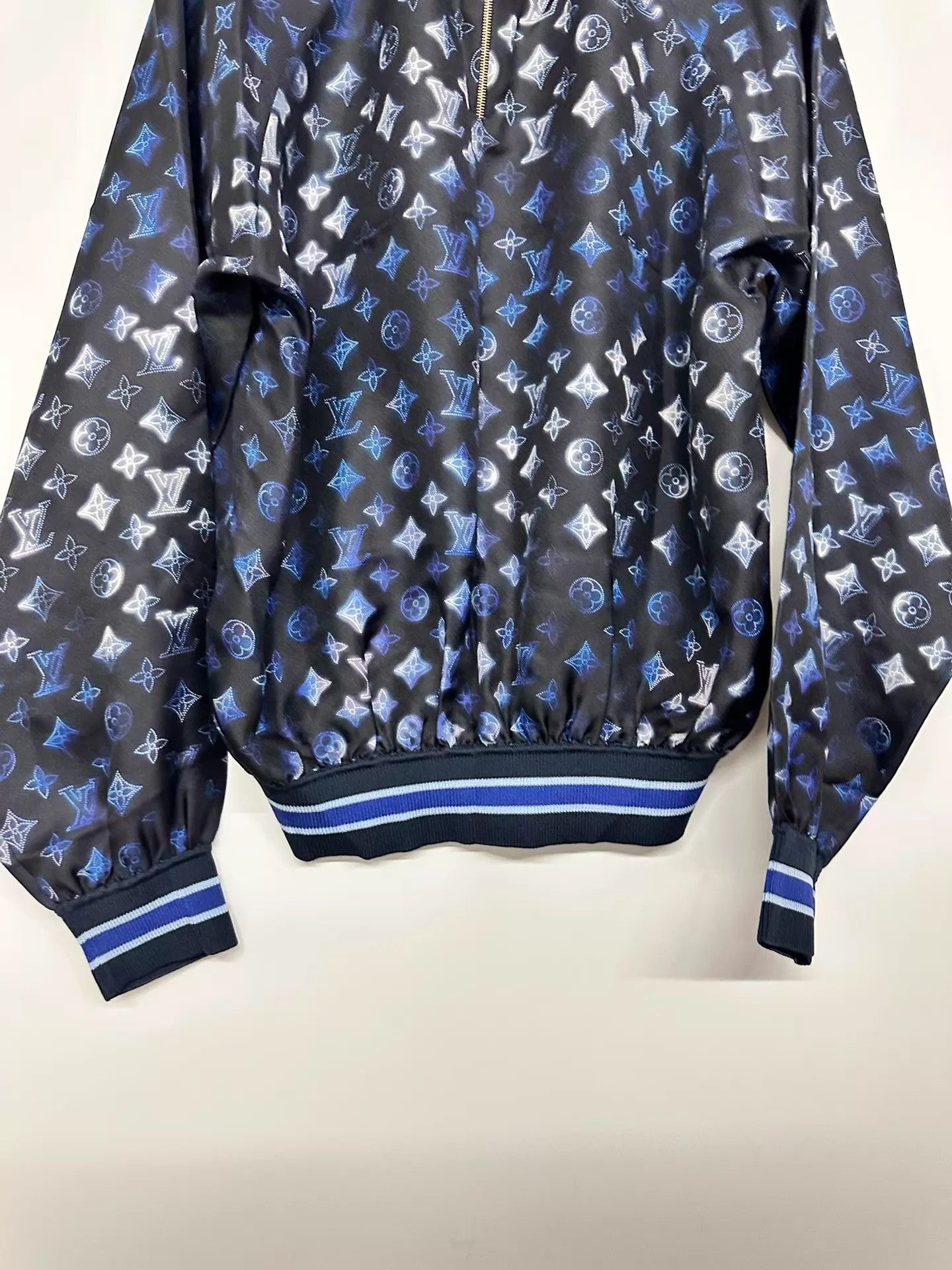 Louis Vuitton Louis Vuitton allover top women's XS new with tags Size XS / US 0-2 / IT 36-38 - 3 Thumbnail