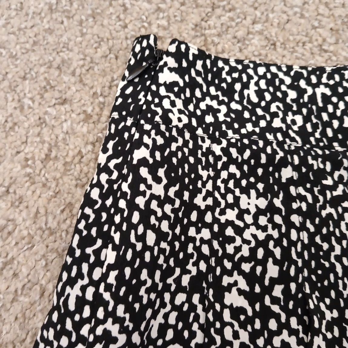 Talbots **Black Geometric A-Line Skirt Size 2 Lightweight Lined** User: **Talbots Black Geometric A-Line Midi Skirt Size 2 Lightweight Lined** Size 26" / US 2 / IT 38 - 7 Thumbnail