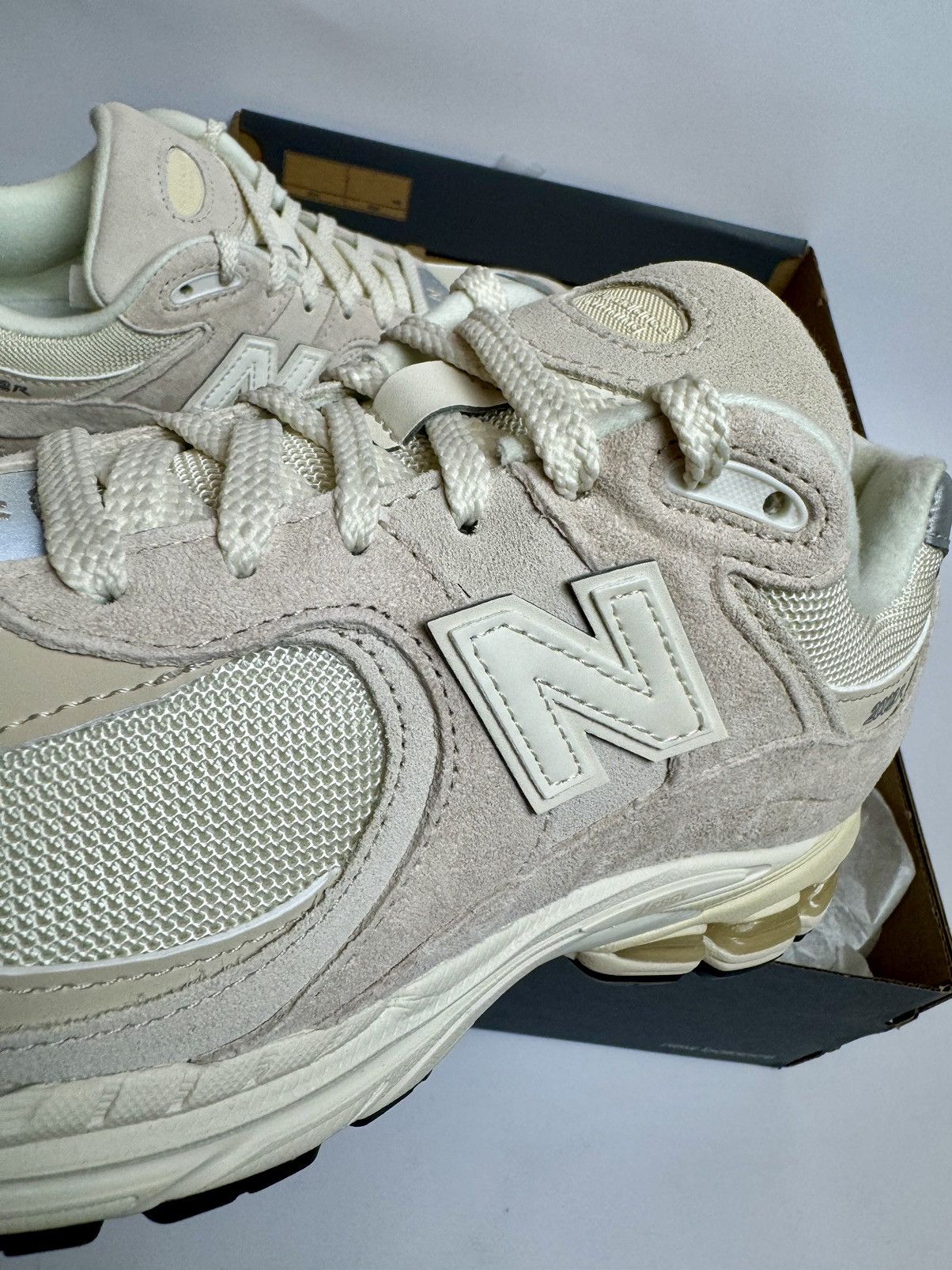 New Balance DS New Balance 2002R Beige M2002RCC Size US 8.5 / EU 41-42 - 4 Thumbnail