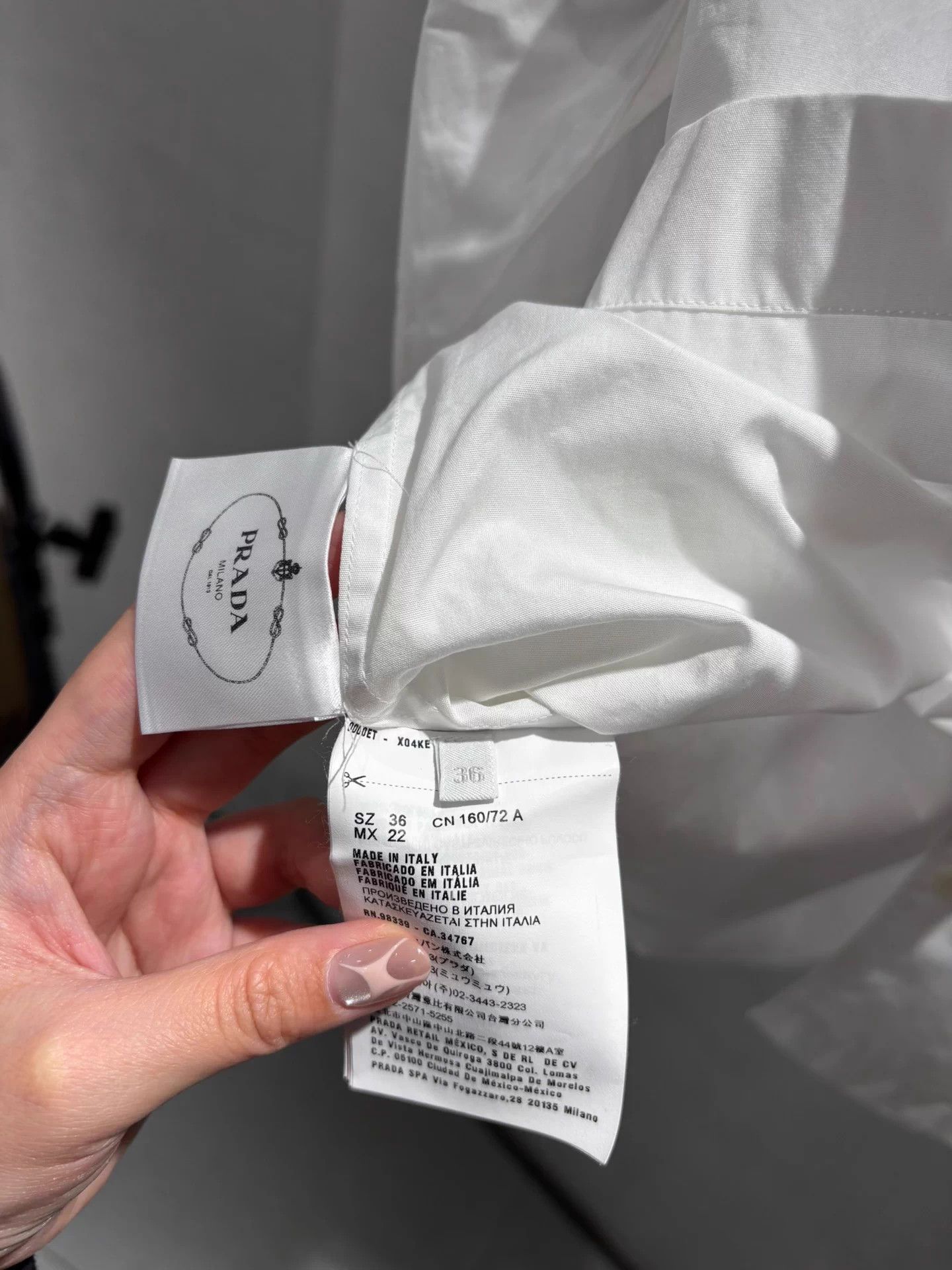 Prada Prada preppy white short shirt 36NOS Size XS / US 0-2 / IT 36-38 - 2 Thumbnail
