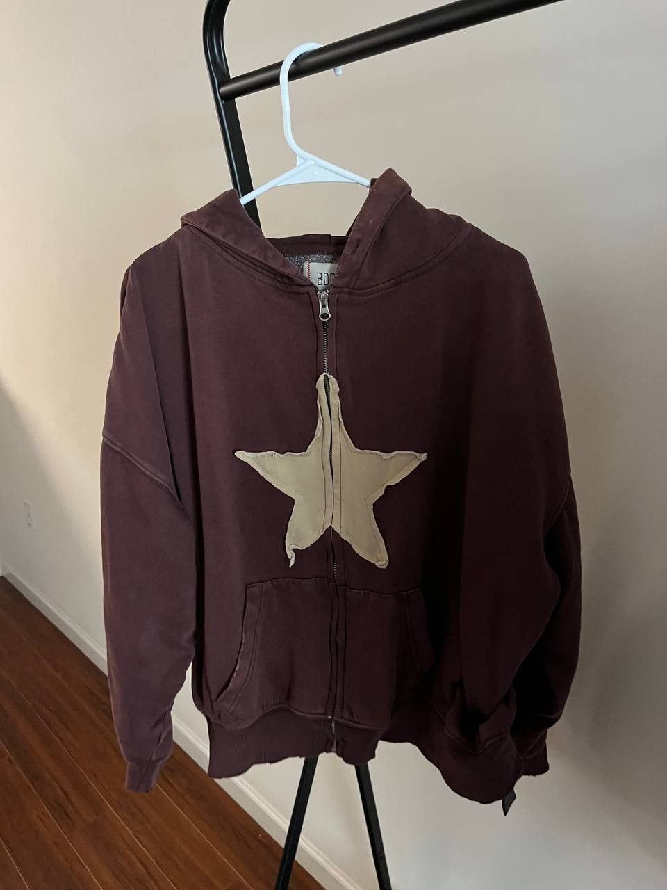 Urban Outfitters Brown Zip-Up Hoodie with Star Patch Size XL / US 12-14 / IT 48-50 - 1 Thumbnail