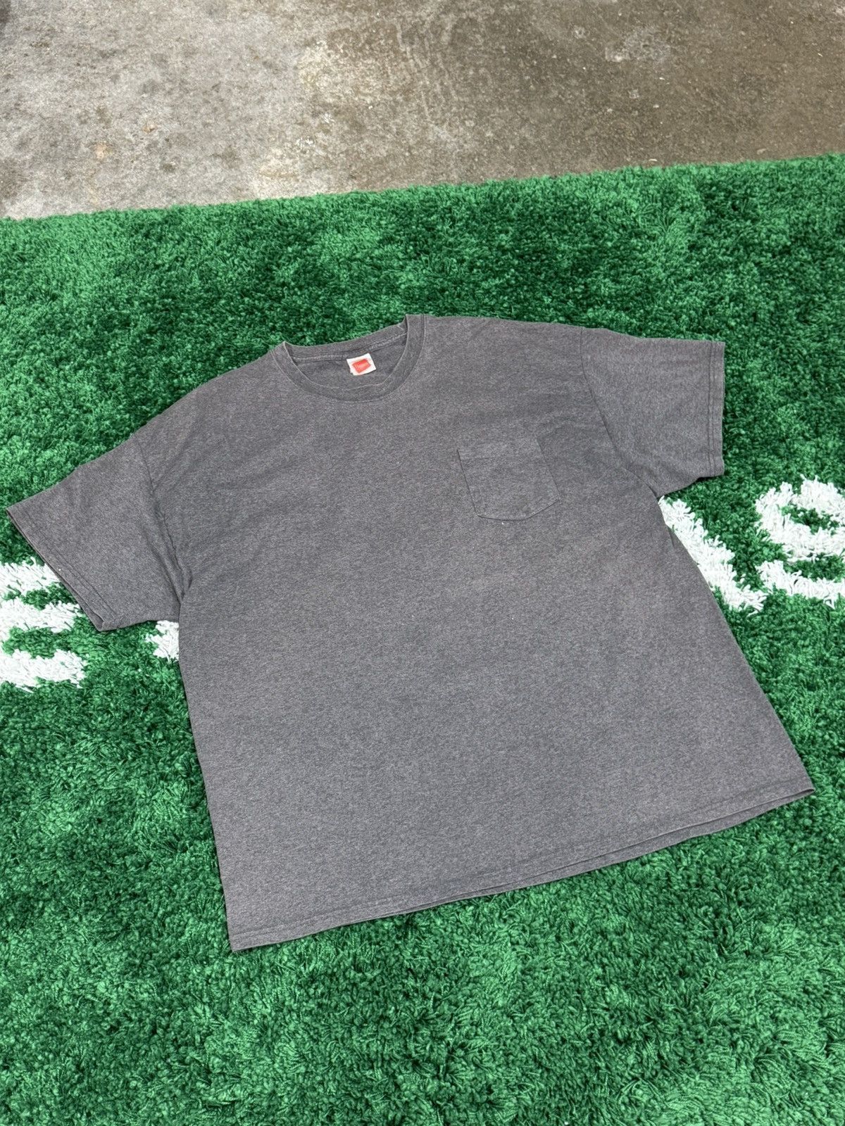 Vintage Vintage Hanes Pocket Tee Shirt Grey Tee 2XL XXL Size US XXL / EU 58 / 5 - 1 Thumbnail