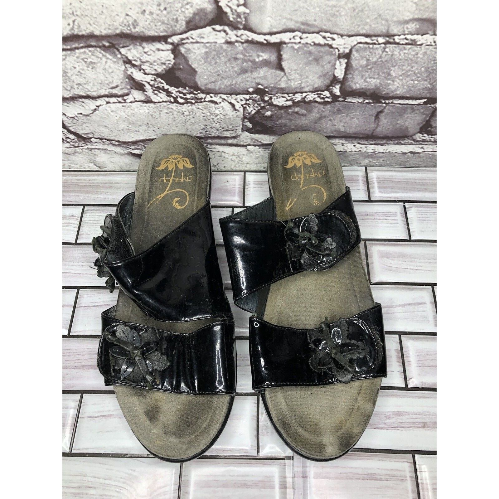 Other Dansko Black Patent Leather Flower Wedge Slip On Slides Sand Size US 10.5 / IT 40.5 - 2 Thumbnail