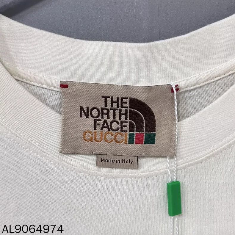 Gucci Gucci Tnf co-branded short sleeves 2501-Nextarrow Size US S / EU 44-46 / 1 - 4 Thumbnail