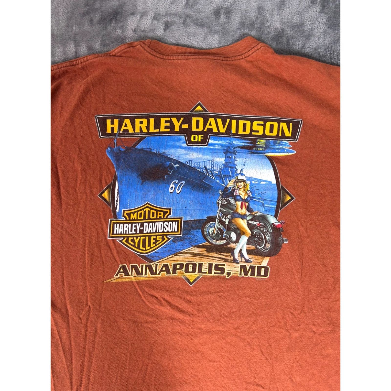 Harley Davidson VINTAGE Harley-Davidson T-Shirt XL USA Orange | Graphic Print, Pin-Up, Battleship Scene, 2000s Navy-Blue? Size US XL / EU 56 / 4 - 7 Thumbnail