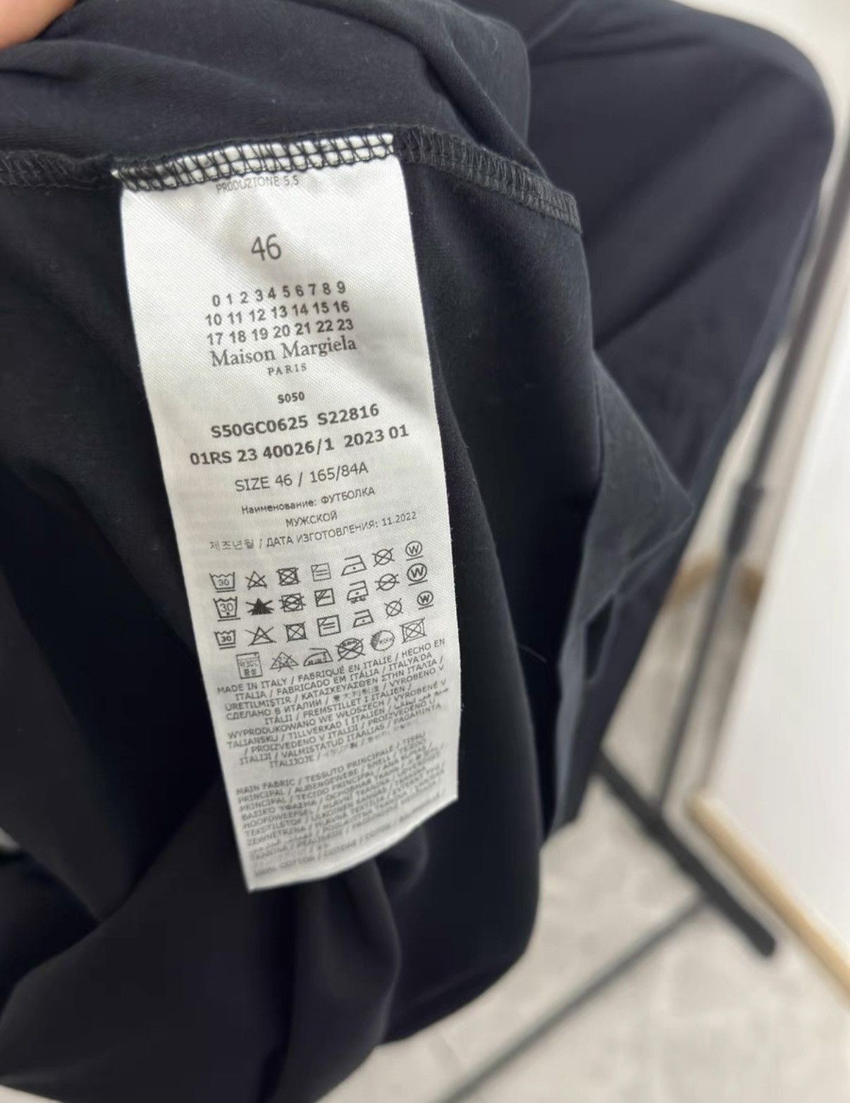 Maison Margiela Maison Margiela Black Number Cut-Out Short-Sleeve T-Shirt Size US S / EU 44-46 / 1 - 3 Thumbnail