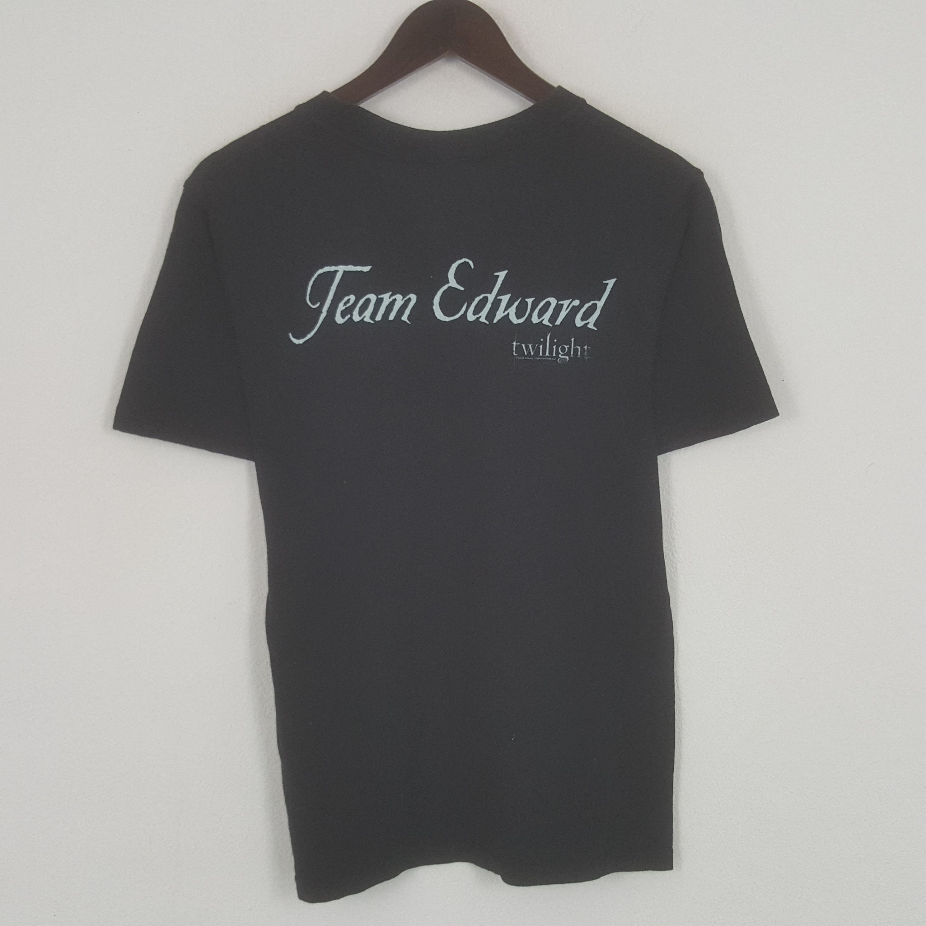 Vintage Vintage Twilight Run With Vampires Tshirt Size US S / EU 44-46 / 1 - 3 Thumbnail