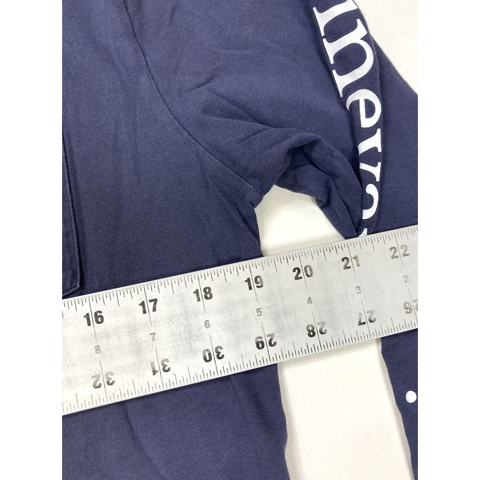 Vineyard Vines VINEYARD VINES T-Shirt Happy Holiday Graphic Long Sleeve Crew Neck Men Small Blue Christmas 90s? Size US S / EU 44-46 / 1 - 7 Thumbnail
