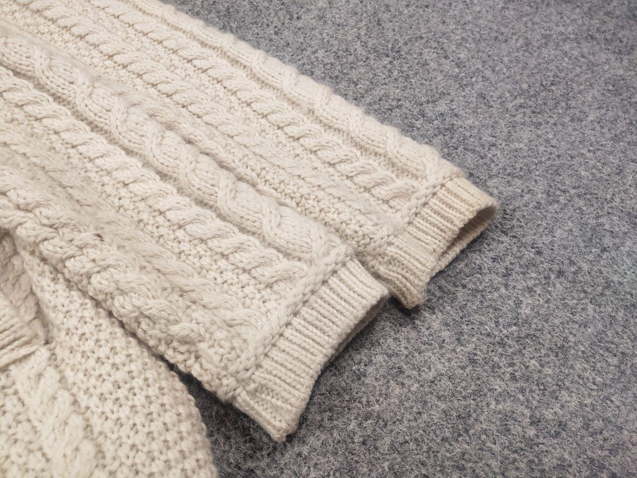 Aran Crafts Aran Crafts soft wool Cable Knit Cardigan Sweater Vintage Size L / US 10 / IT 46 - 9 Thumbnail