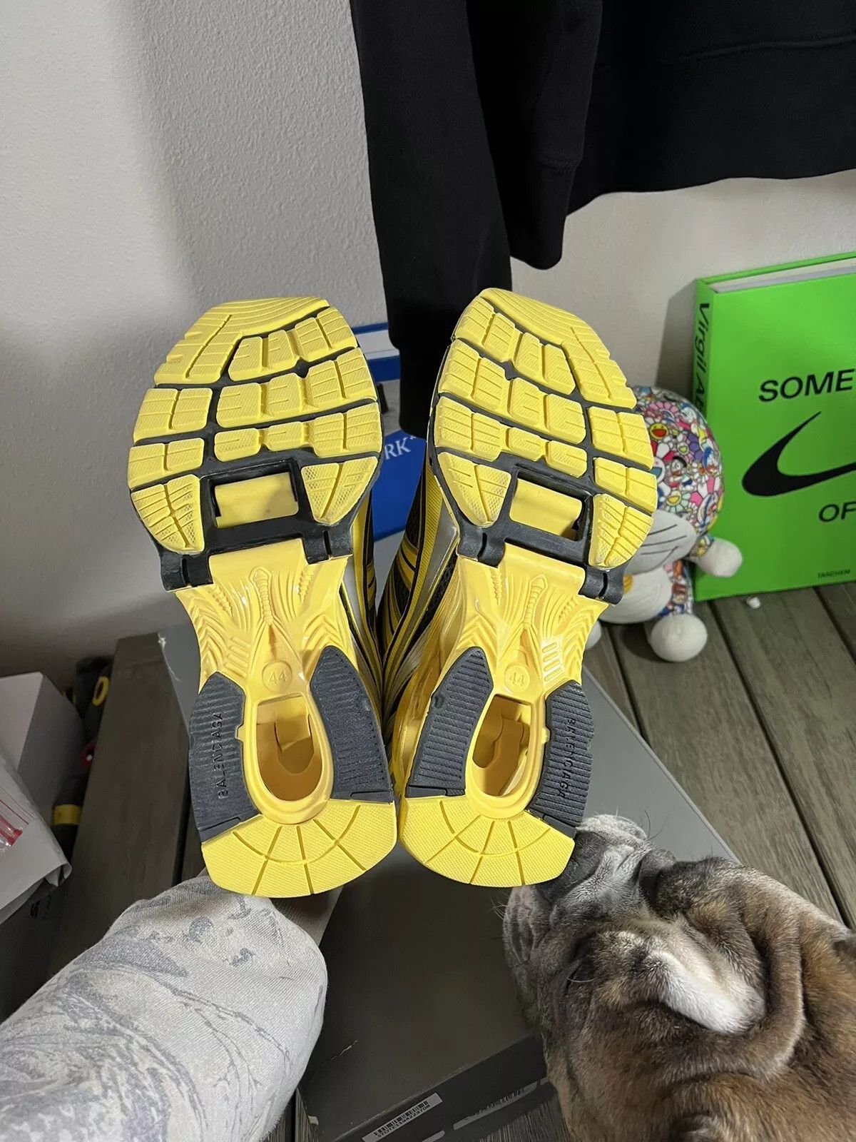 Balenciaga Balenciaga X Pander Yellow Sneakers Size 44 Size US 11 / EU 44 - 11 Thumbnail