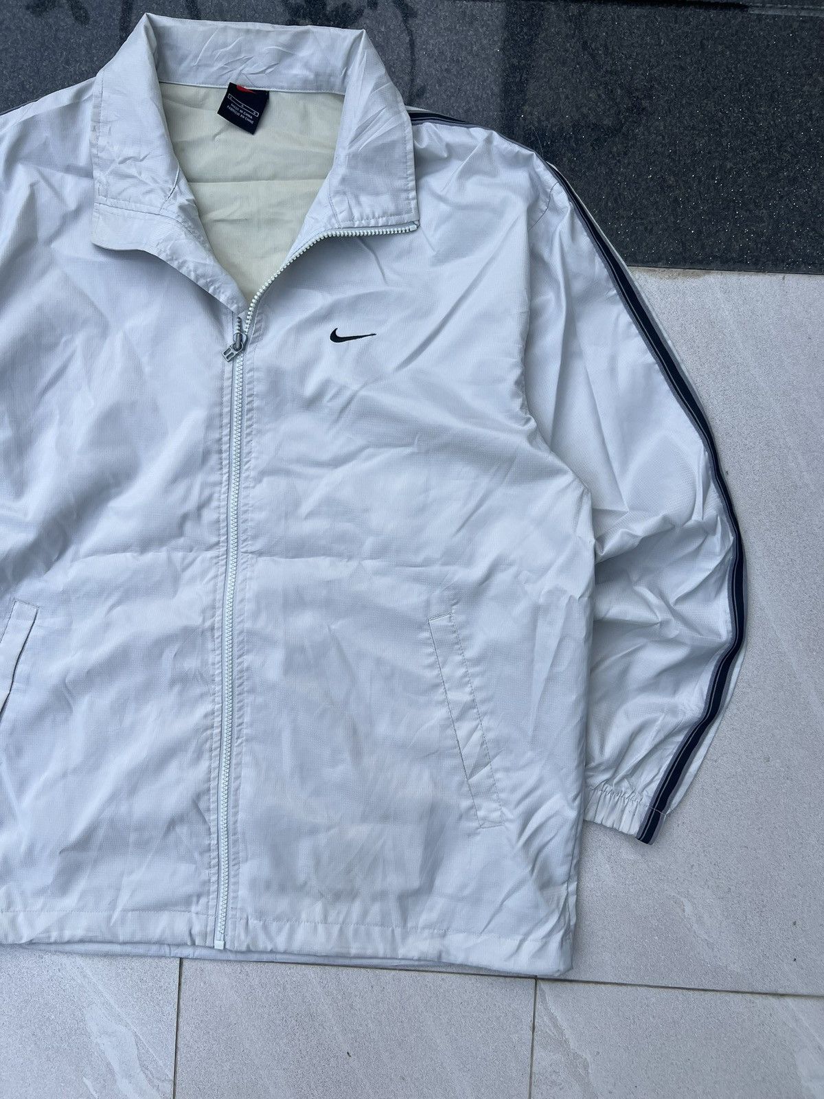 Nike × Vintage 90s Nike Swoosh Vintage Y2K Oversized Windbreaker Jacket Size US L / EU 52-54 / 3 - 3 Thumbnail