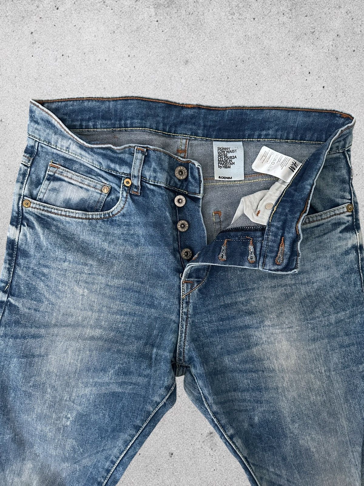 H&M H&M Low Rise Skinny Cropped Jeans Size US 32 / EU 48 - 2 Thumbnail