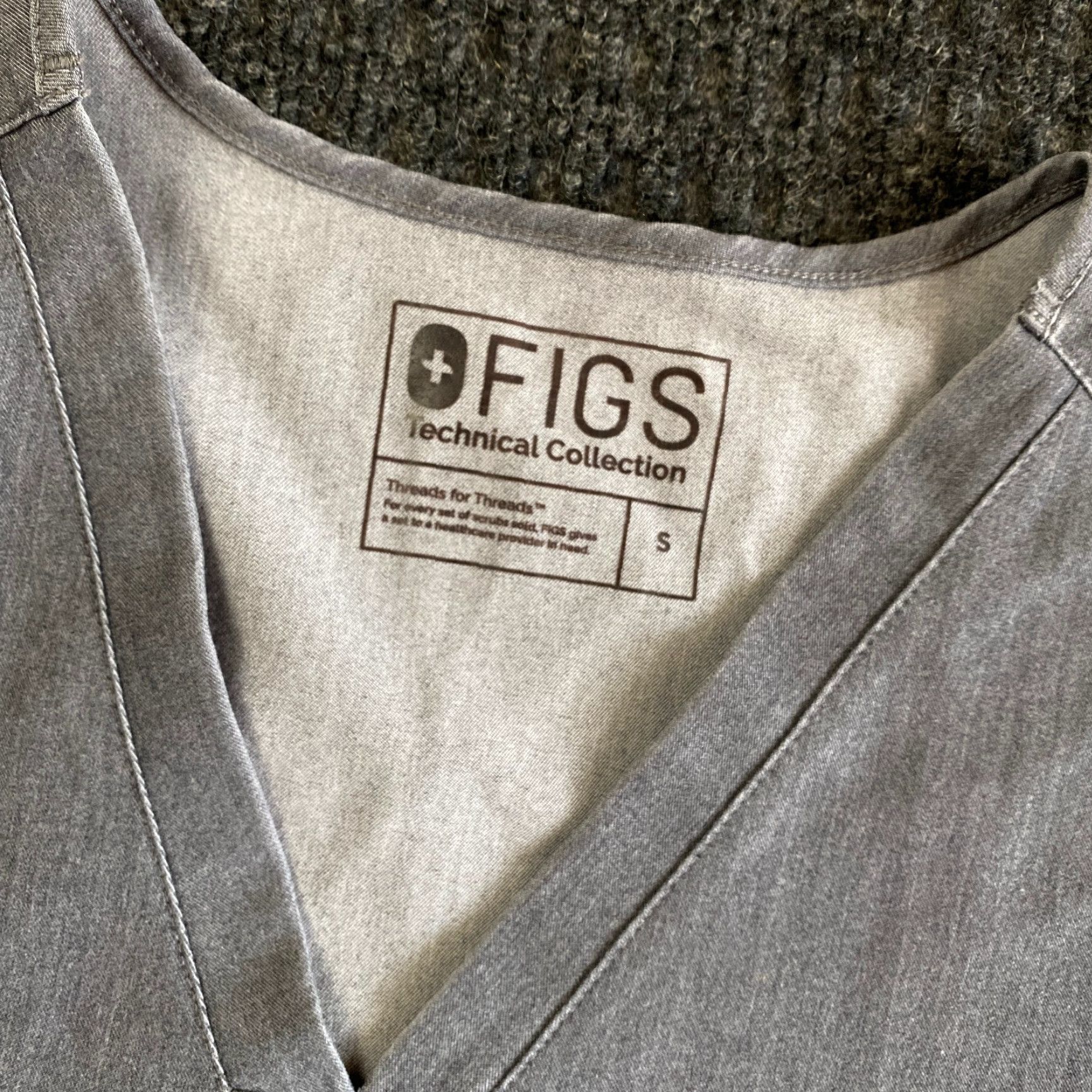 Vintage FIGS Scrub Top Shirt V Neck 2 Pocket Gray Women's S FAST SHIPPING Size S / US 4 / IT 40 - 2 Thumbnail