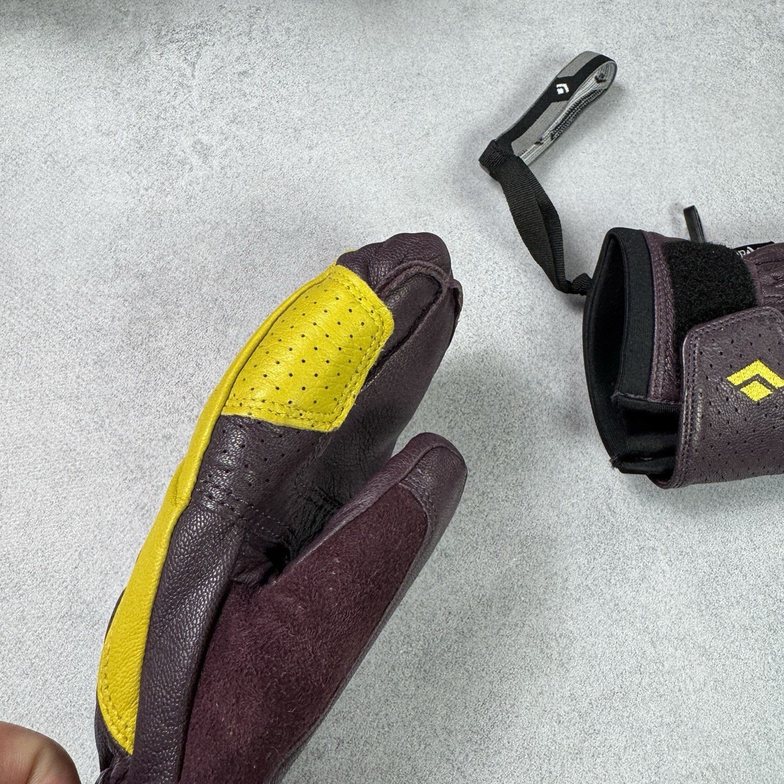 Black Diamond Black Dimond Spark Angel Finger Bordeaux Sulfur Gloves Size ONE SIZE - 16 Thumbnail