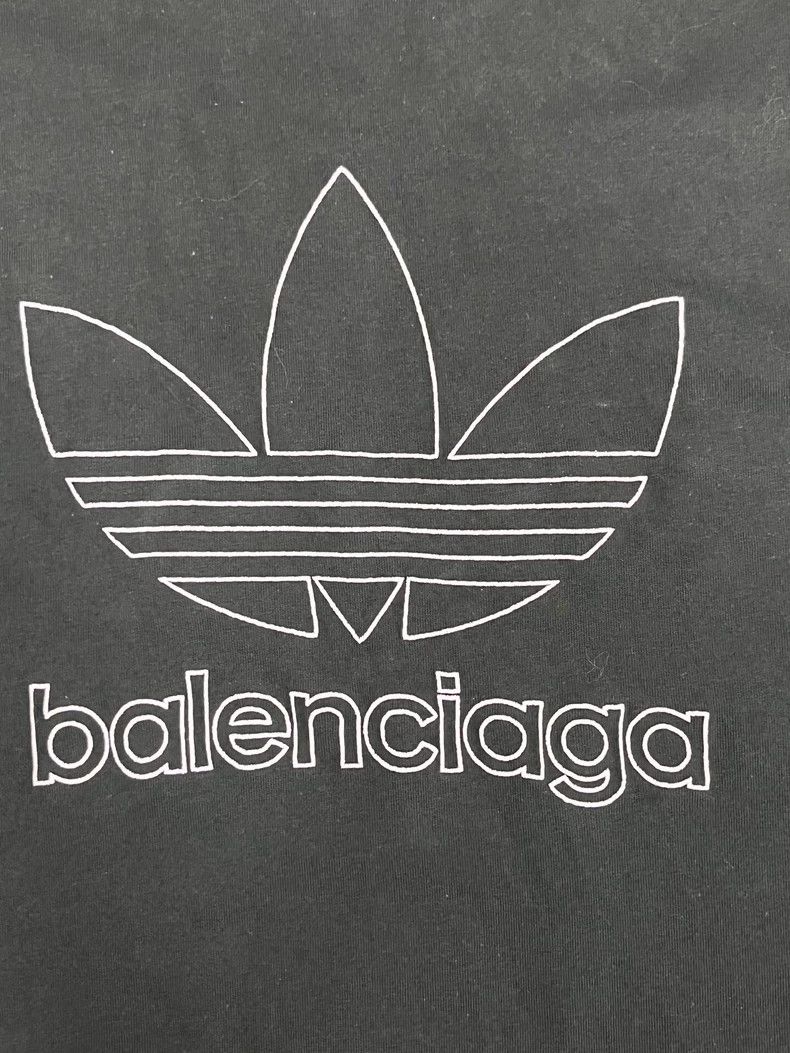 Balenciaga Balenciaga Logo monogrammed crewneck short-sleeve T-shirt Size US S / EU 44-46 / 1 - 3 Thumbnail