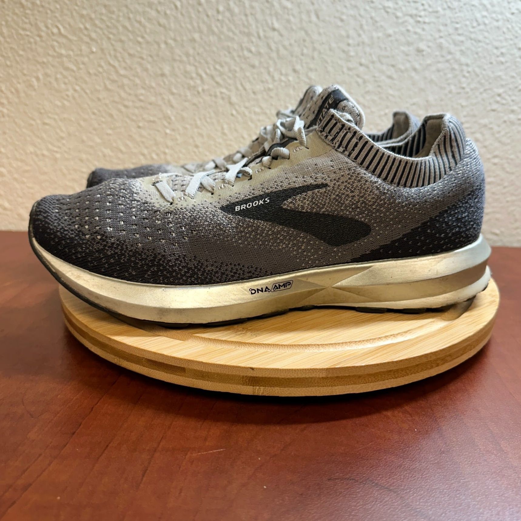 Brooks Brooks Levitate 2 Shoes Womens 9.5 Grey Lace Up Low Top Running Sneakers Size M / US 6-8 / IT 42-44 - 5 Thumbnail
