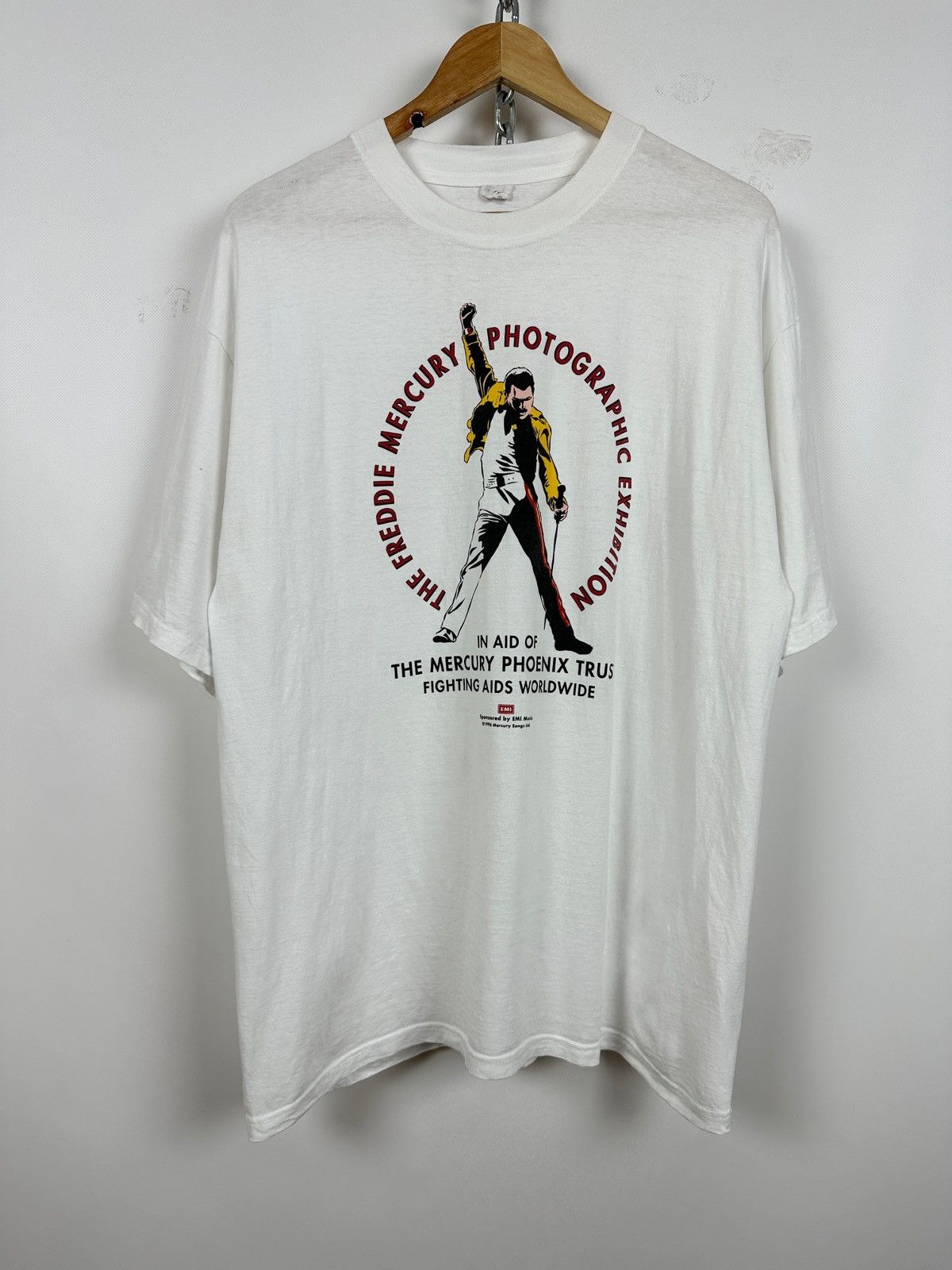 Band Tees 1996 Vintage Freddie Mercury Photographic Exhibition T-Shirt Size US XL / EU 56 / 4 - 2 Thumbnail