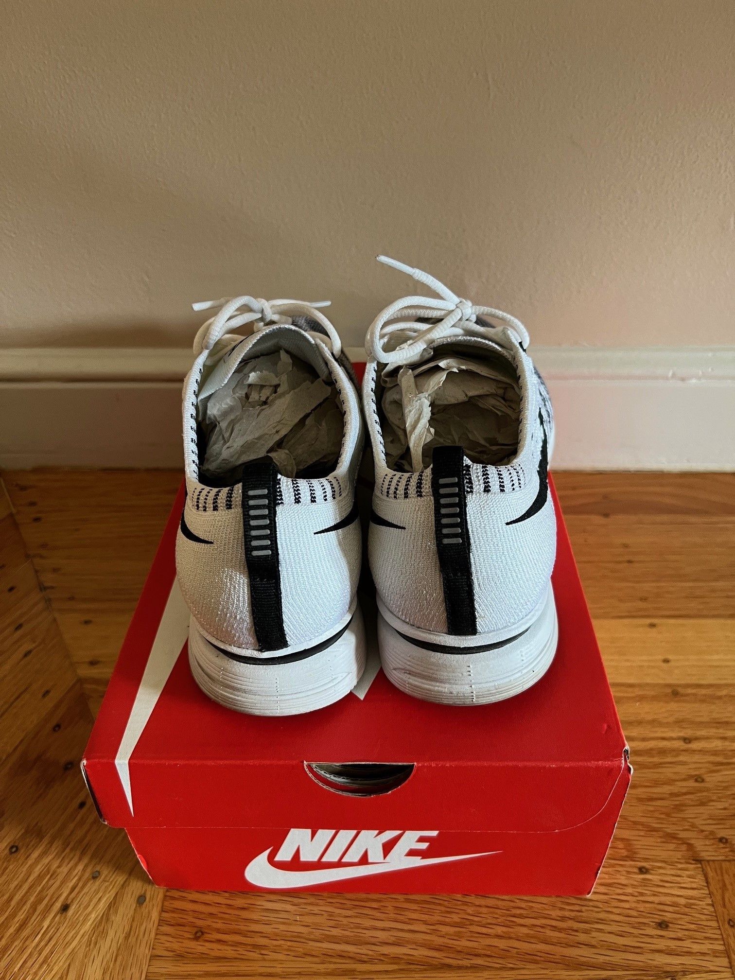 Nike Nike Flyknit Trainer White/Black Size US 8.5 / EU 41-42 - 5 Thumbnail