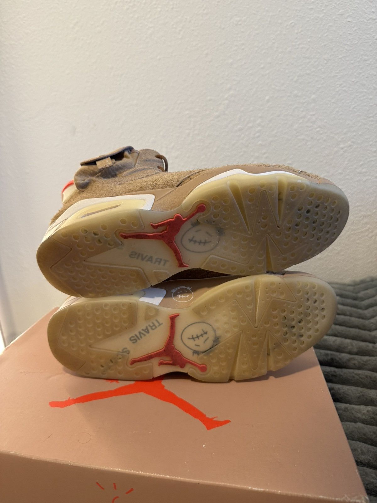 Jordan Brand Size 10.5 – Jordan 6 Travis Scott British Khaki OG Box 9/10 Size US 10.5 / EU 43-44 - 7 Thumbnail