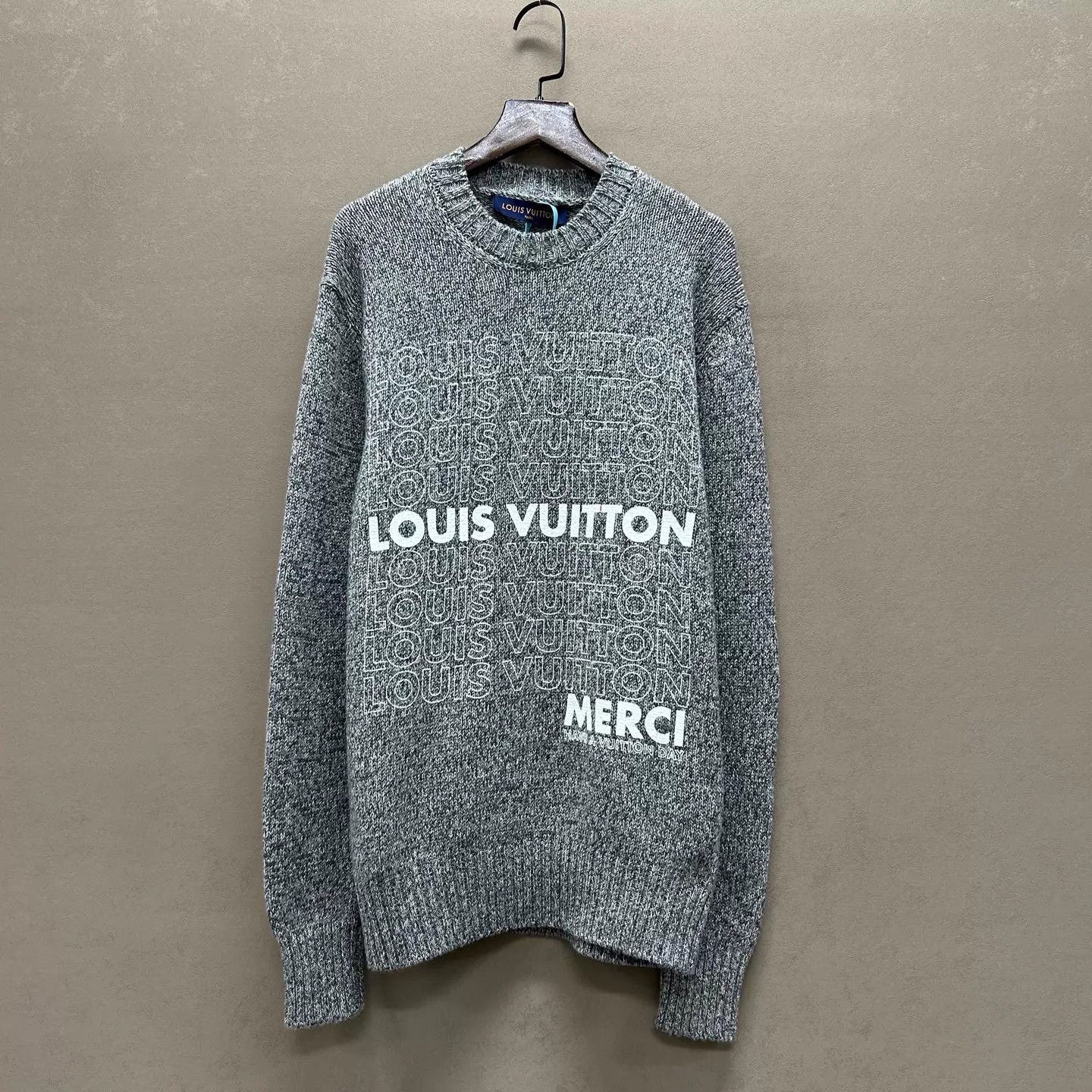 Louis Vuitton LV New w/ tags Gray Script Logo Cashmere Sweater S Size US S / EU 44-46 / 1 - 1 Thumbnail