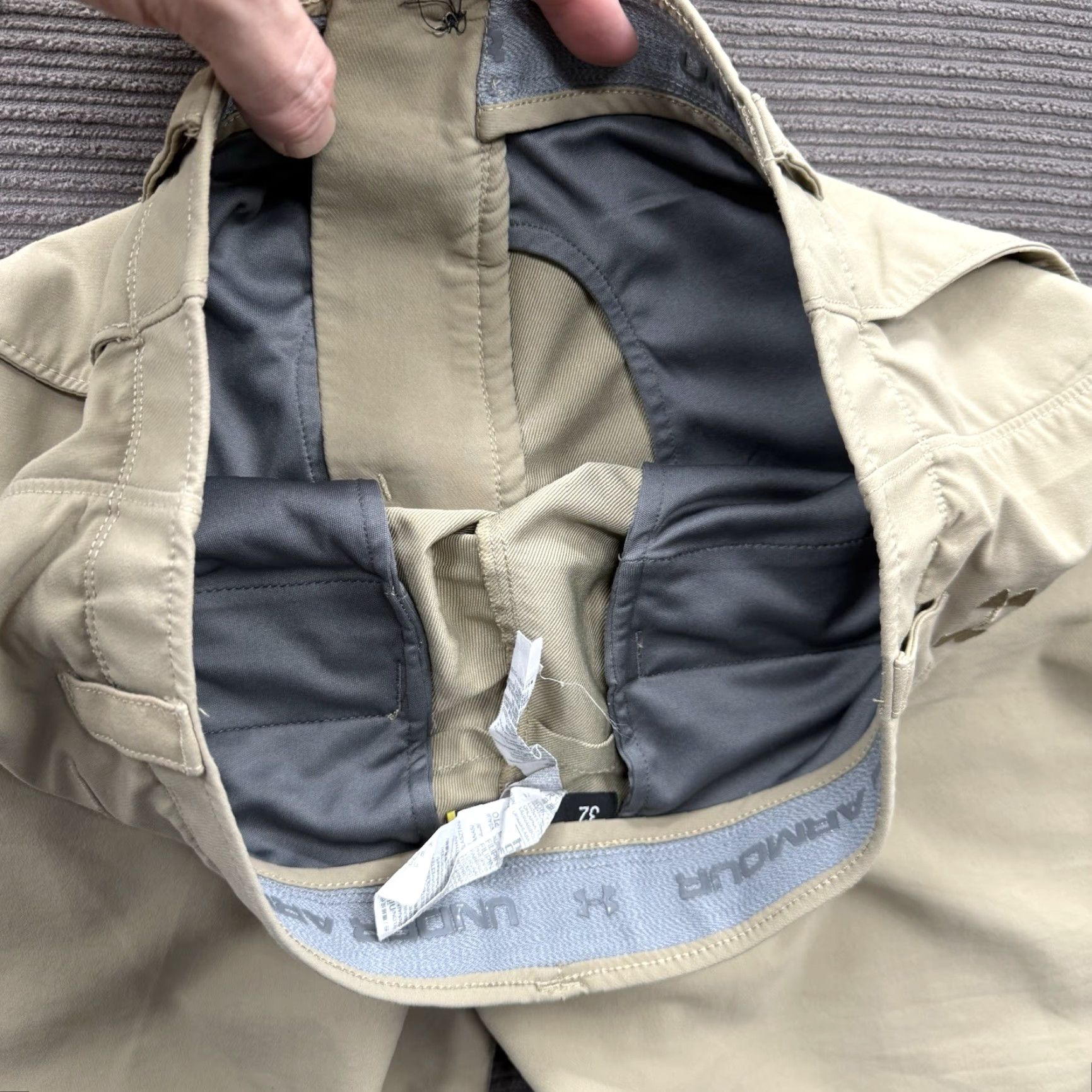 Under Armour Under Armour Shorts Men 32 Brown Nylon Performance Golf Outdoors Chino Pockets Logo Zipper 10in Inseam Regular Mens Size US 32 / EU 48 - 8 Thumbnail