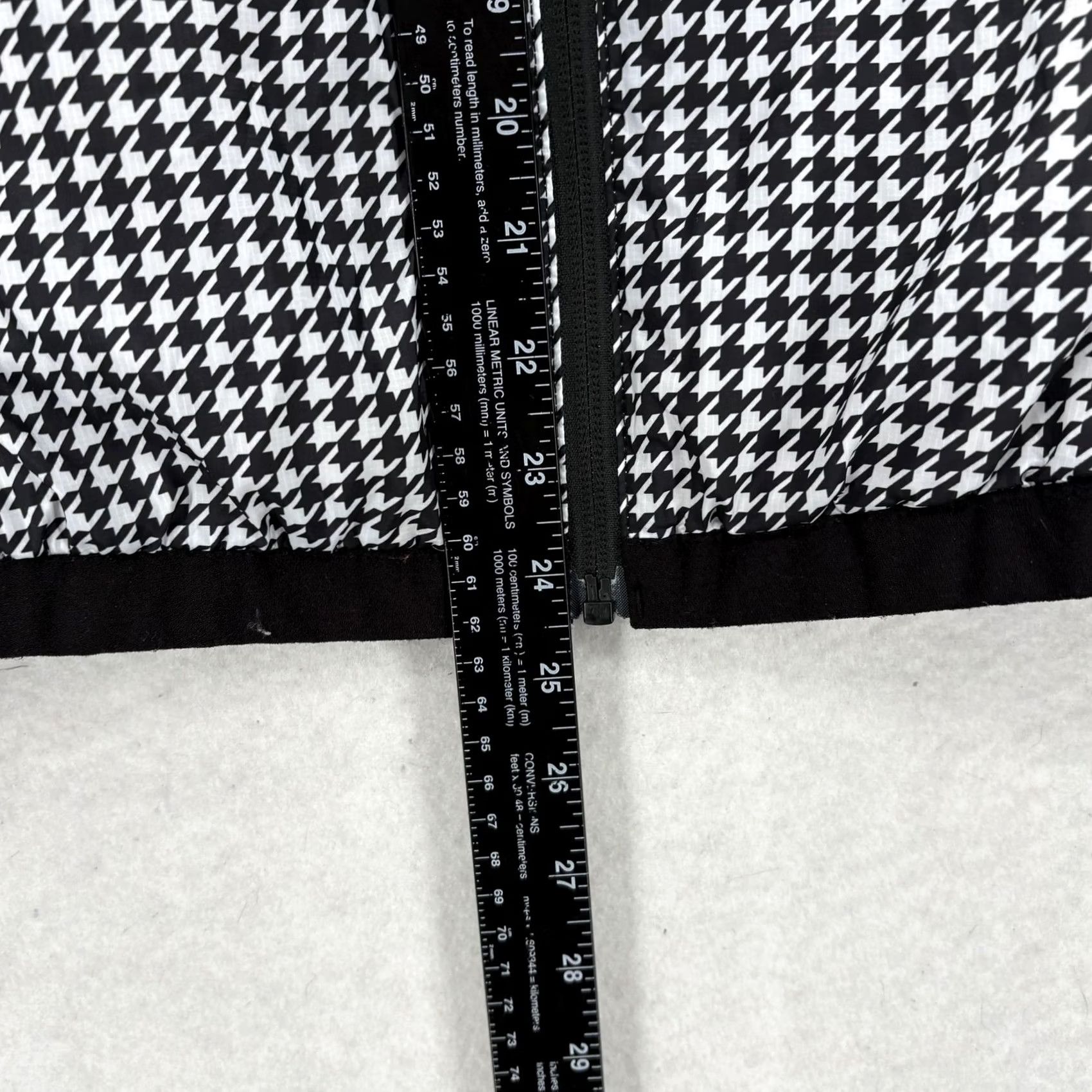 Footjoy FootJoy Vest Womens M Black White Houndstooth Reversible Zip Pockets Logo Embroidered Lined Bodywarmer Sleeveless Short Jacket/Coat Vintage No N/A Size M / US 6-8 / IT 42-44 - 7 Thumbnail