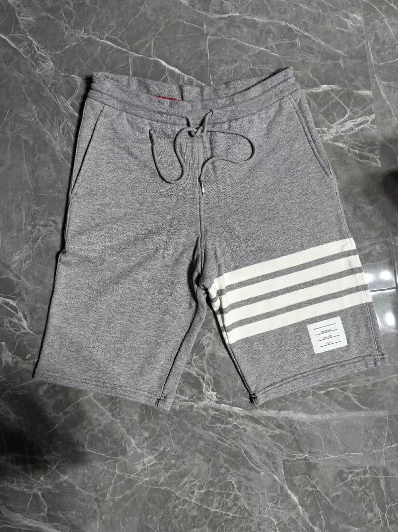 Thom Browne Thom browne Size 0 Shorts 2504-Nextarrow Size US 30 / EU 46 - 1 Thumbnail