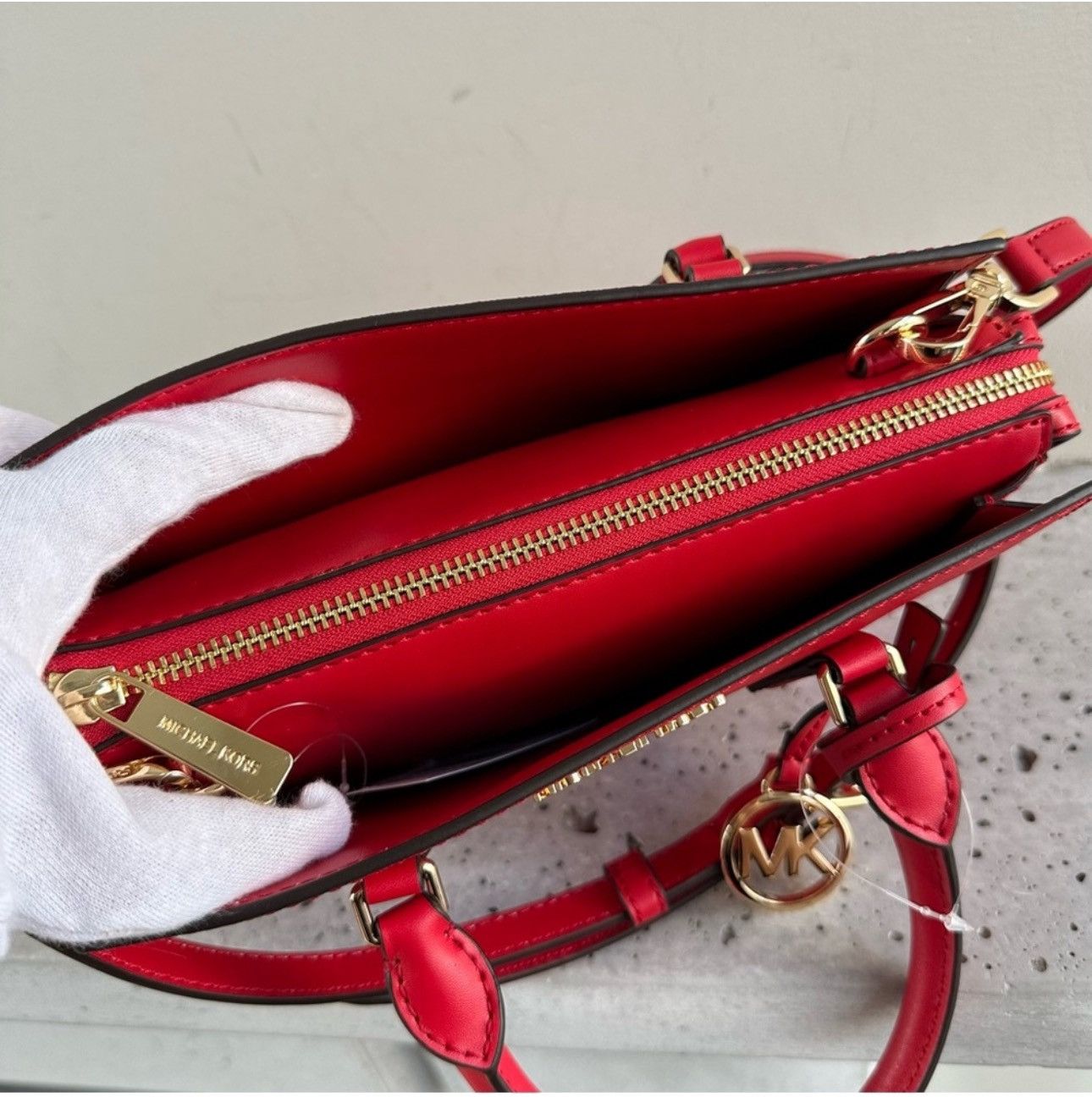 Michael Kors NWT Michael Kors Sheila Small Faux Saffiano Leather Satchel Size ONE SIZE - 2 Thumbnail