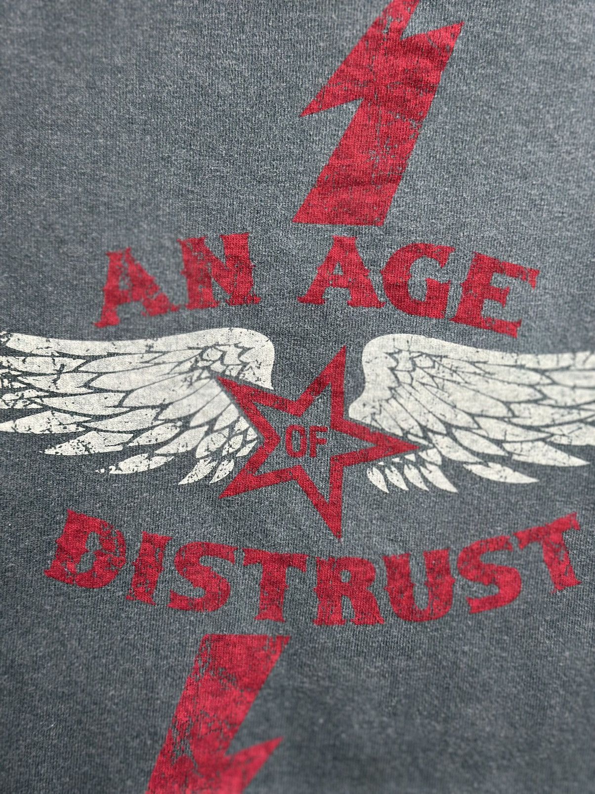 Sears × Vintage Vintage Heros An Age Of Distrust Faded Tee Size US M / EU 48-50 / 2 - 3 Thumbnail