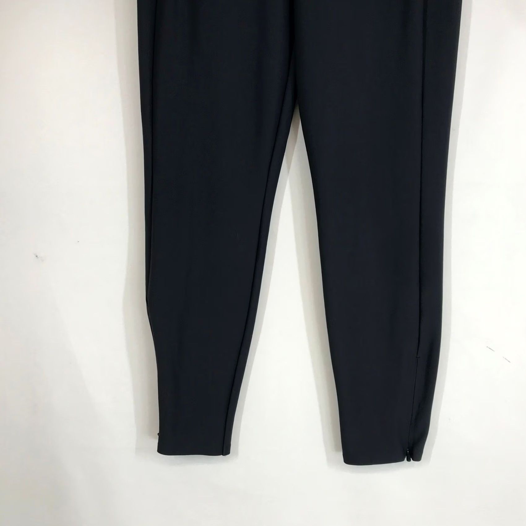 Athleta Athleta Be Free Stellar Tight Legging Black Women's 4P Pants Slim Yoga Ankle Skinny Pull On Slit Wedding? Size 27" / US 4 / IT 40 - 3 Thumbnail