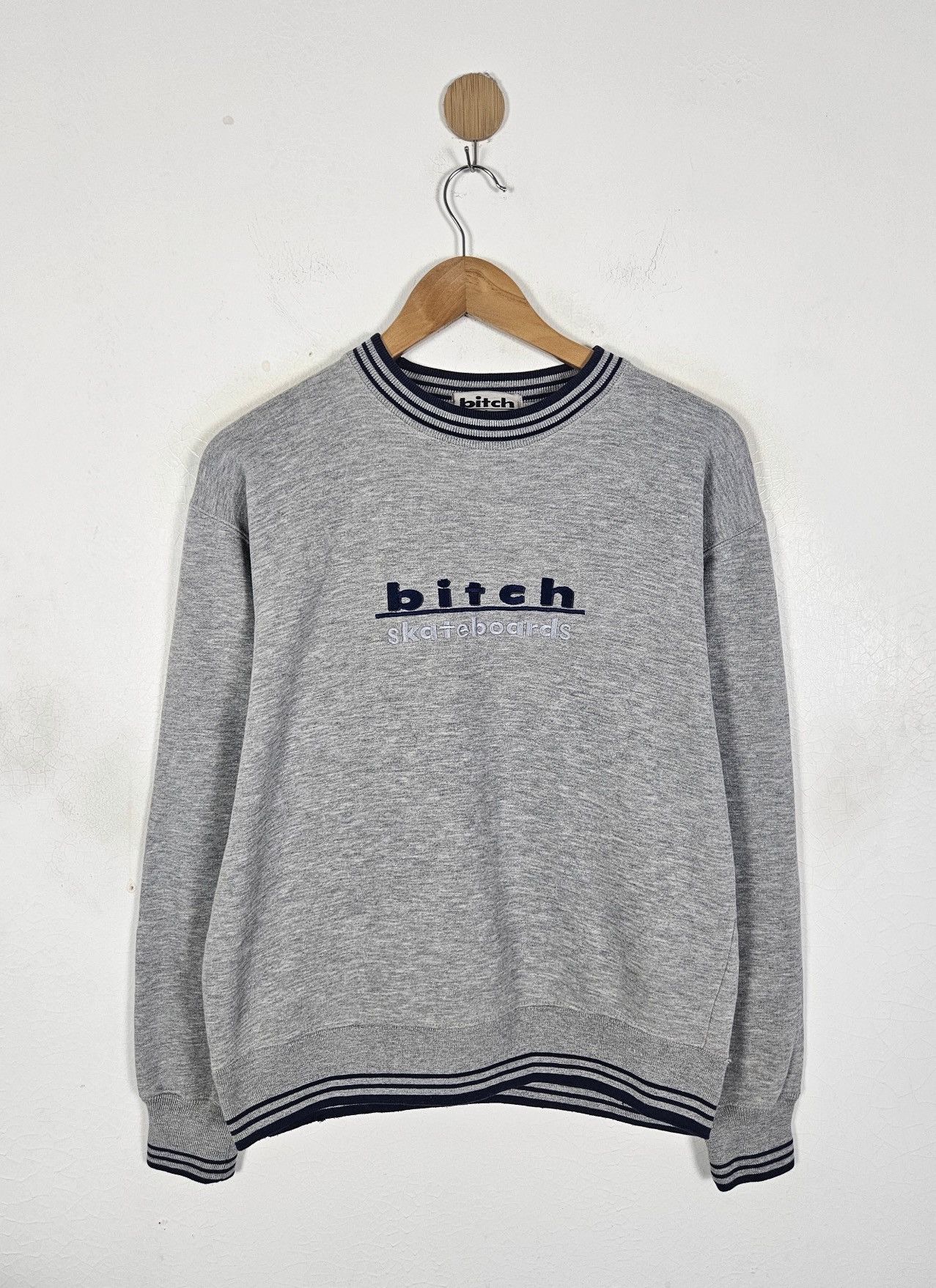 Hook-Ups Vintage Bitch Skateboard Streetwear 90s sweatshirt Size US L / EU 52-54 / 3 - 1 Thumbnail