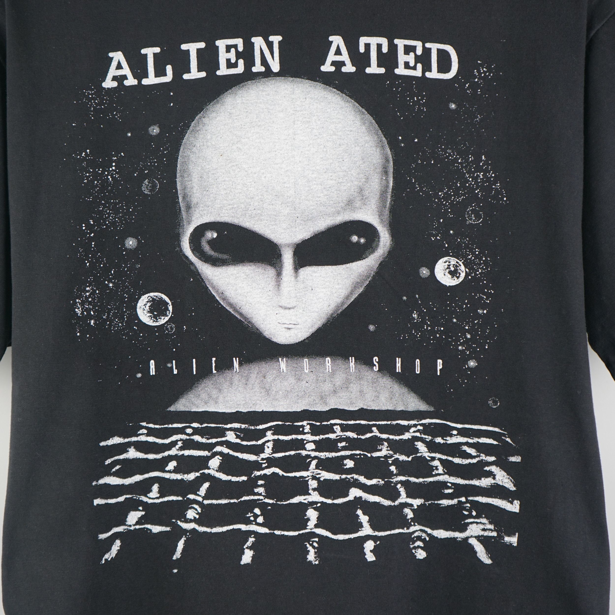 Alien Workshop × Vintage Vintage 1990s Alien Man T-Shirt Size US M / EU 48-50 / 2 - 8 Thumbnail