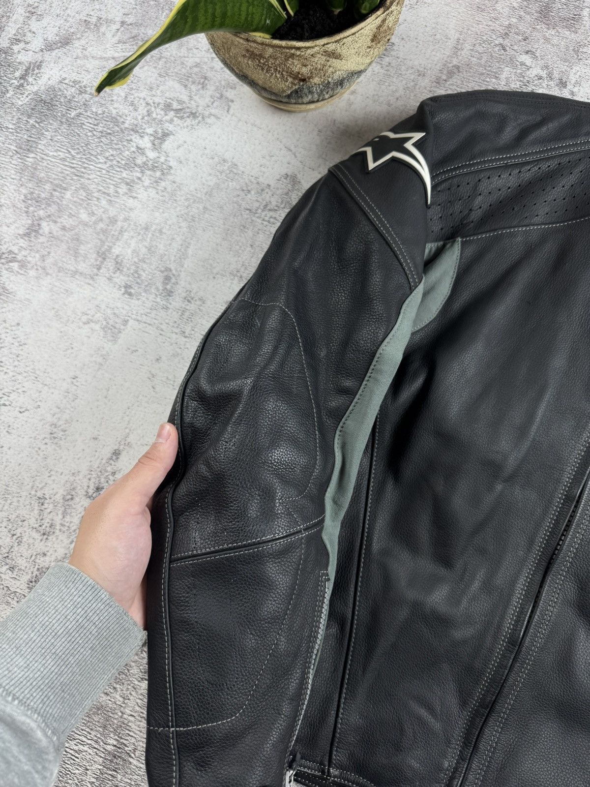 Alpinestars Alpinestars USA 40 EU 50 Men’s Black Motorcycle Racing Leather Zip Jacket Bomber Size US L / EU 52-54 / 3 - 7 Thumbnail