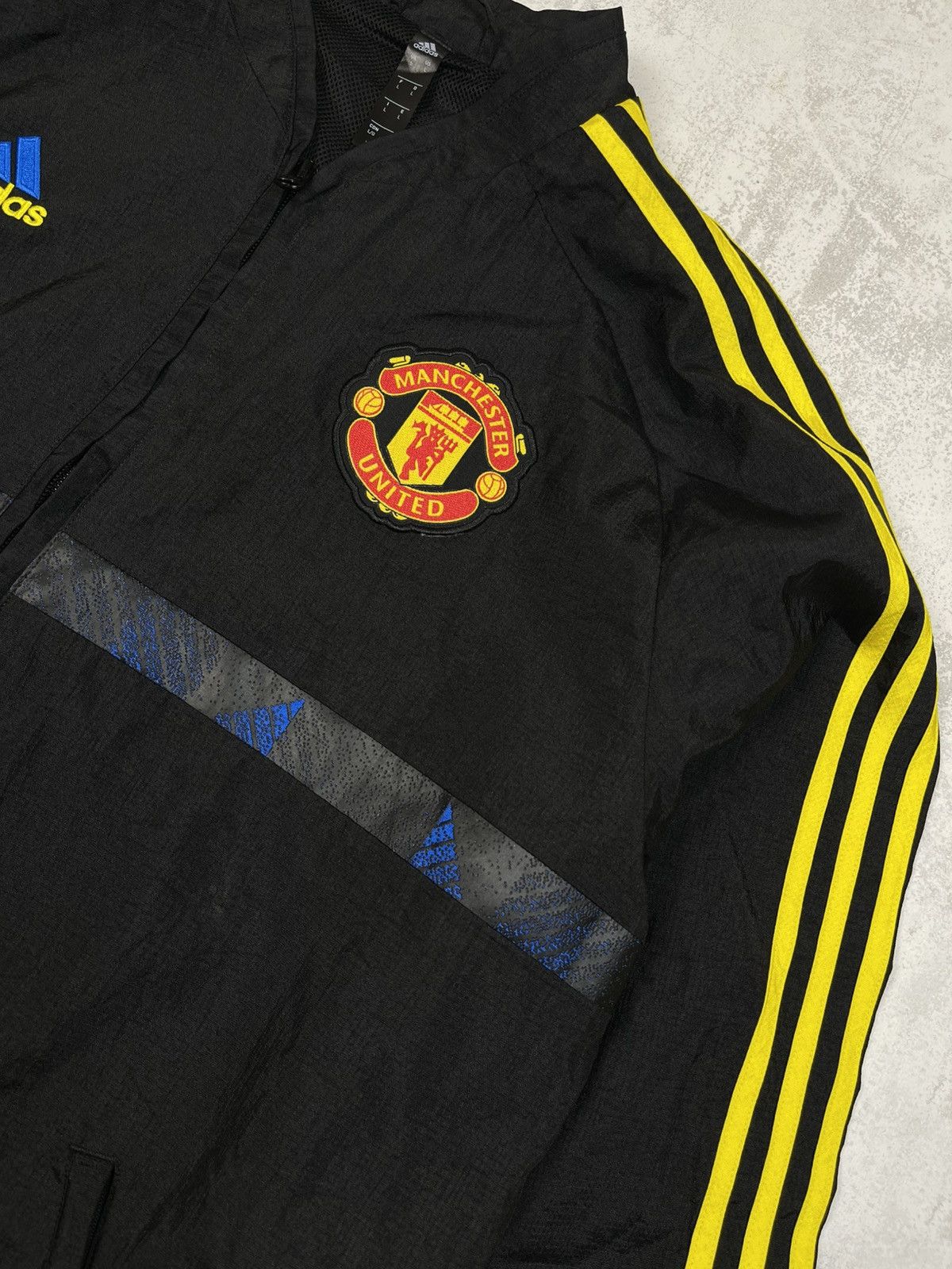 Adidas Adidas x Manchester United Retro Blue/Yellow Windbreaker Size US L / EU 52-54 / 3 - 2 Thumbnail