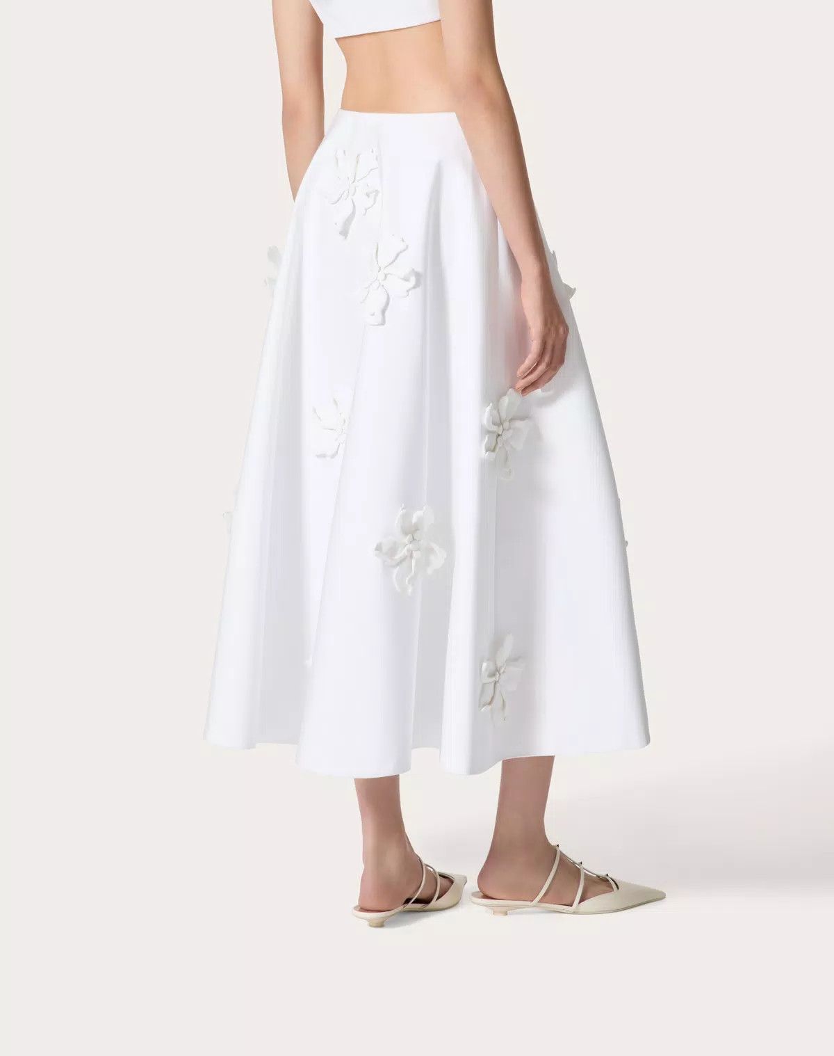 Valentino o1s1wg110525 Embroidered Compact Midi Skirt in White Size 27" / US 4 / IT 40 - 6 Thumbnail