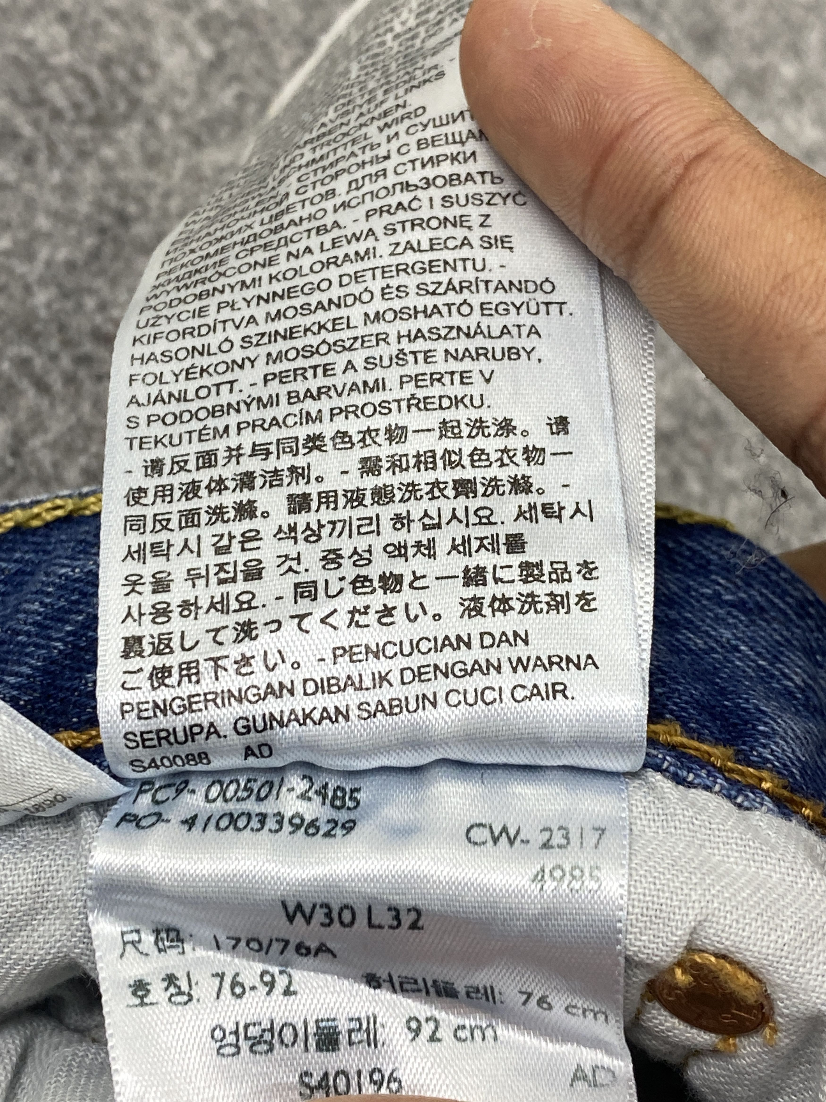 Levi's Vintage Levis 501 Blue Jeans DP2322 Size US 29 - 16 Thumbnail
