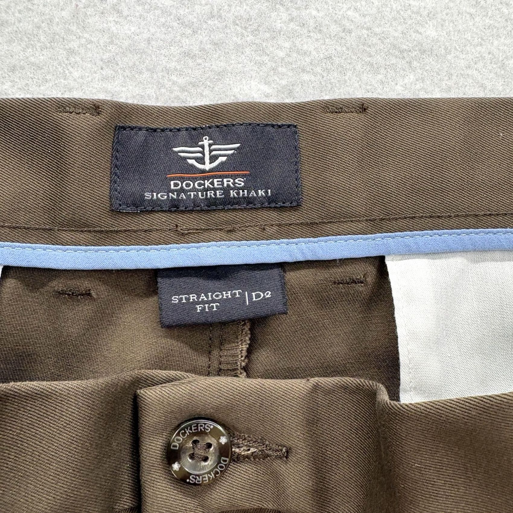 Dockers Dockers Signature Khaki Pants Mens 38x32 Brown Straight Fit NWT Easy Care Wrinkle Resistant Pockets Flat Front Zip Slim? (Note: cannot add words) Size US 38 / EU 54 - 6 Thumbnail