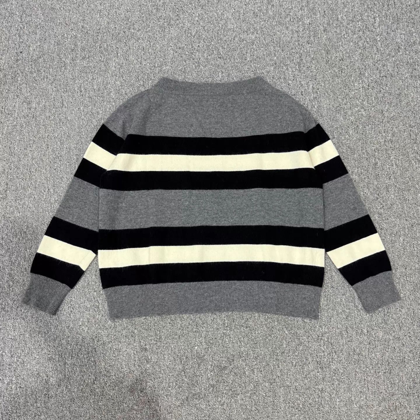 Gucci Gucci Gray & White Colorblocked Knit Sweater S 95 New Size US S / EU 44-46 / 1 - 2 Thumbnail