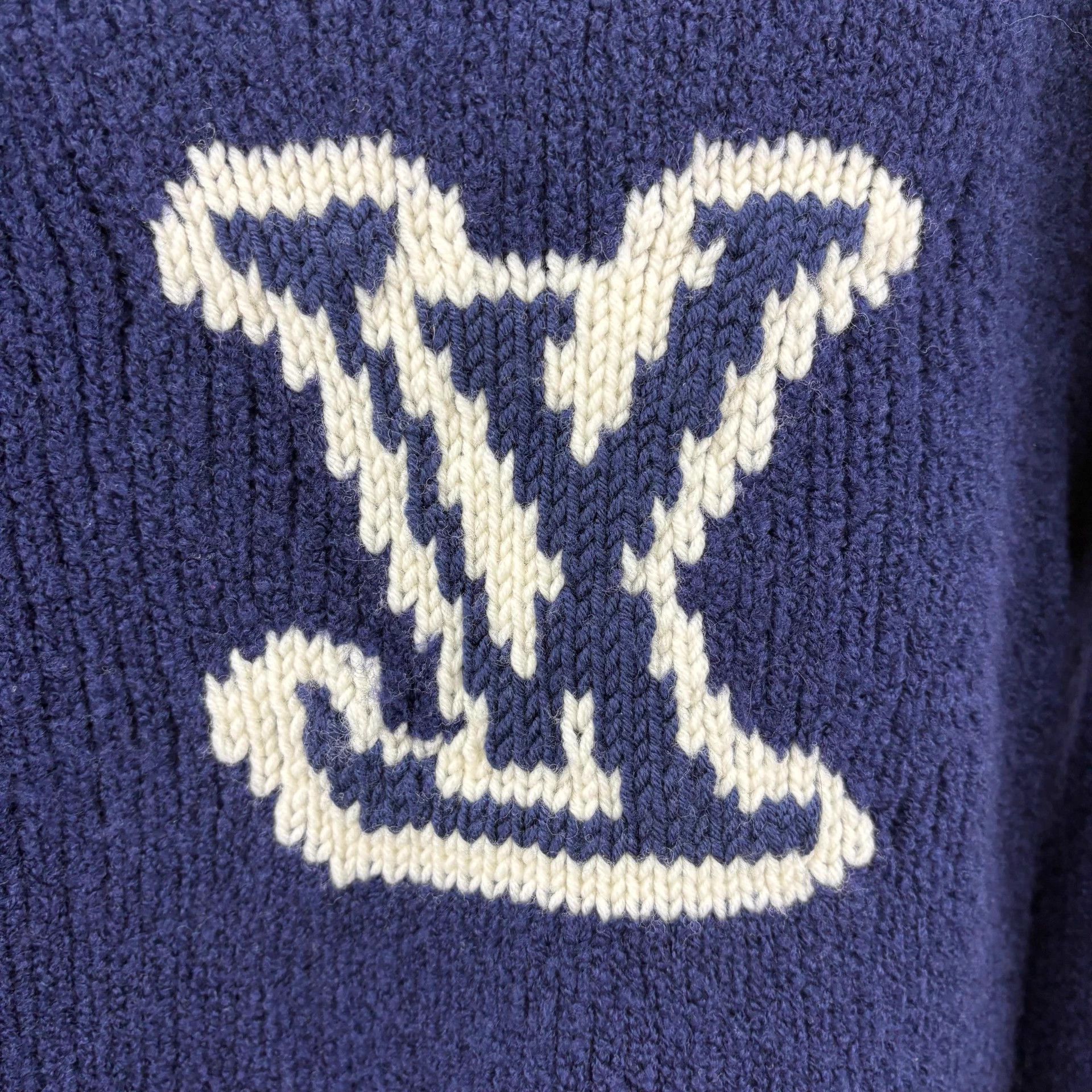 Louis Vuitton LV Intarsia Logo Teddy Sweater Navy S NWT Size US S / EU 44-46 / 1 - 6 Thumbnail