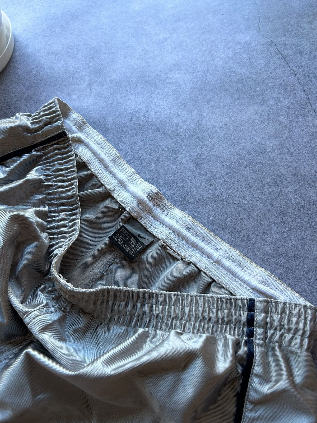 Nike × Vintage Vintage Nike Silver shorts y2k mens Size US 32 / EU 48 - 3 Thumbnail